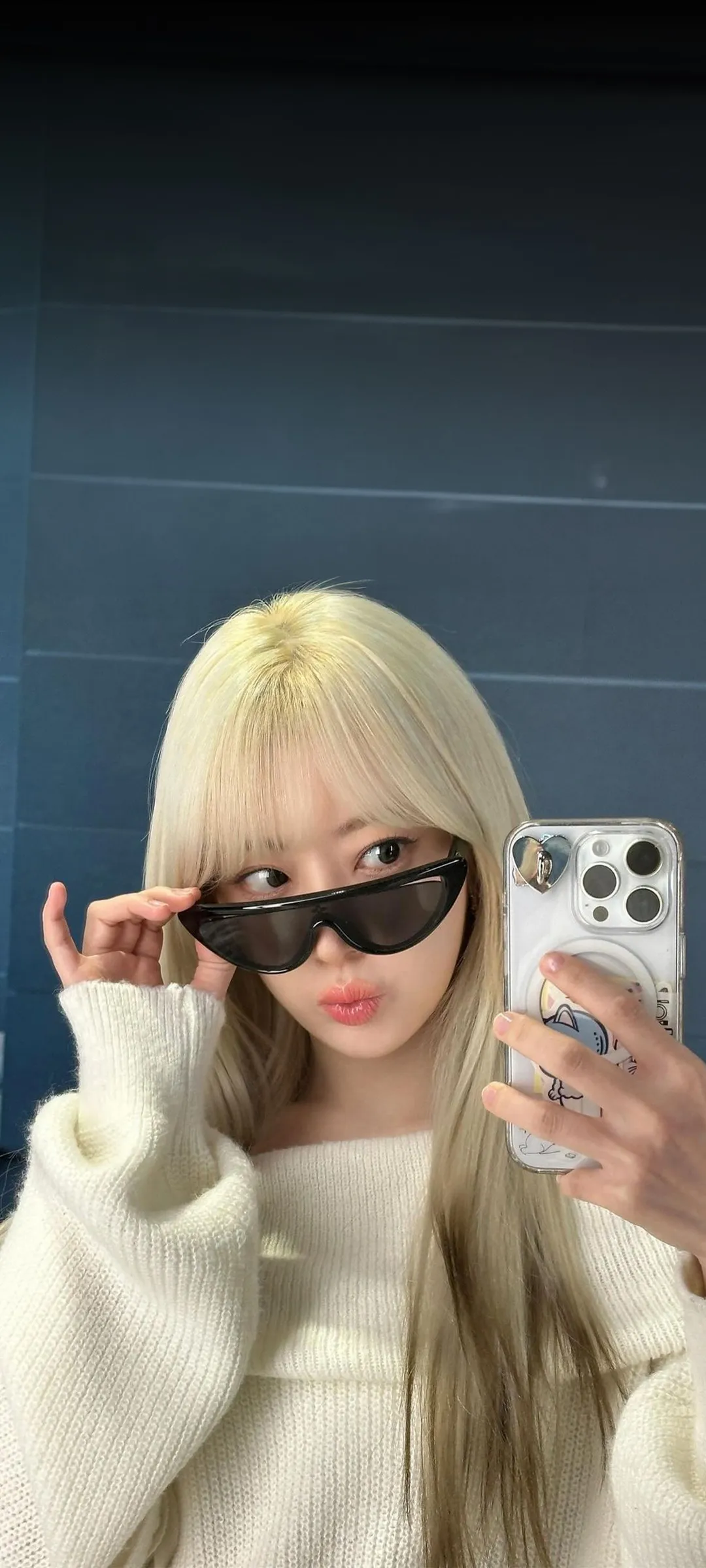 Fond d'écran de verrouillage mobile Sakura Miyawaki 4K HD télécharger — IZ*ONE, LE SSERAFIM