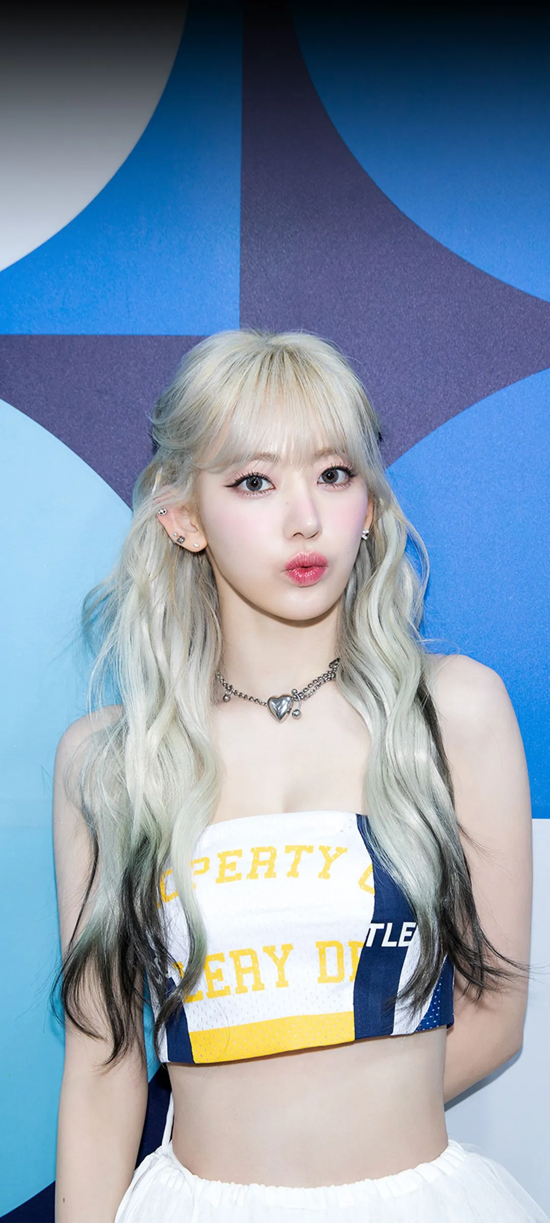 Fond d'écran de verrouillage mobile Sakura Miyawaki 4K HD télécharger — IZ*ONE, LE SSERAFIM