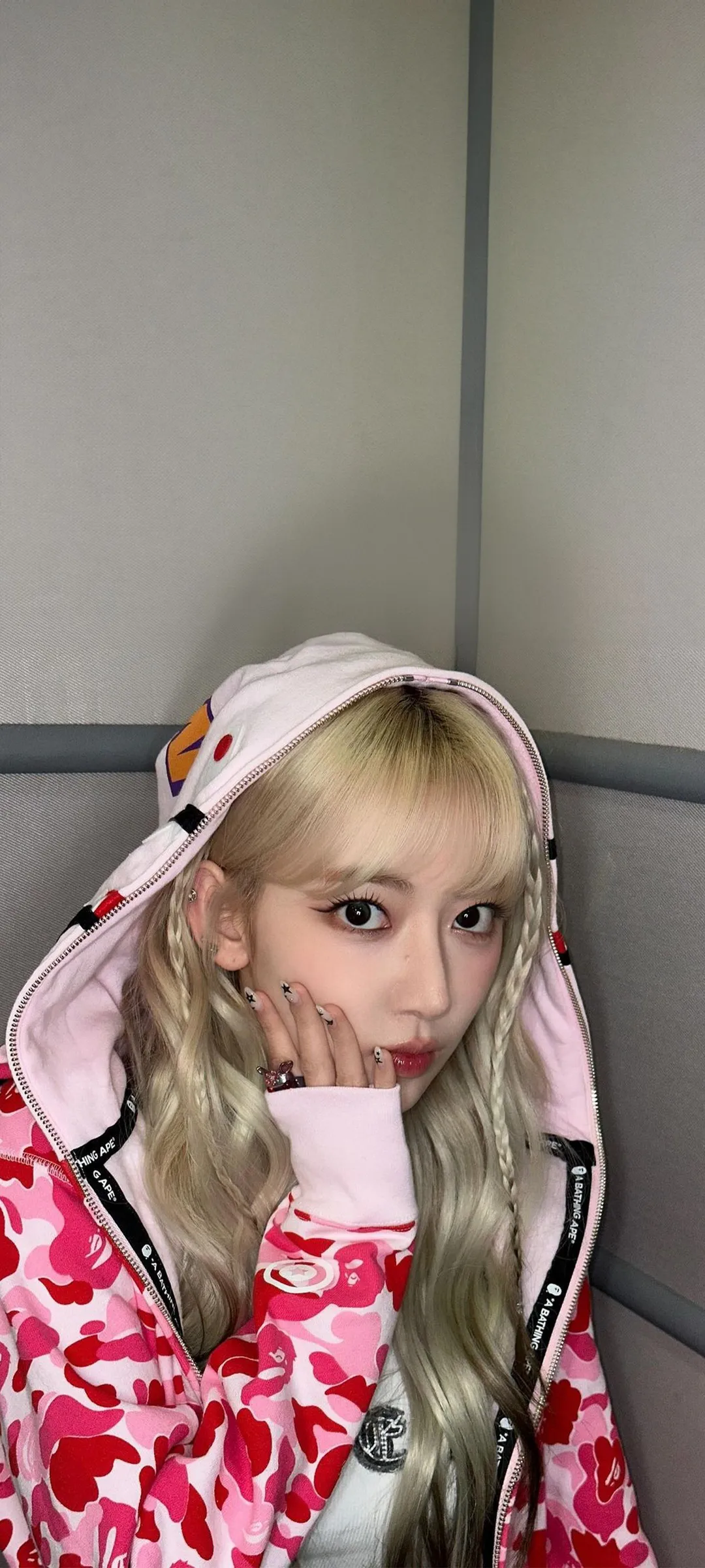 Fond d'écran de verrouillage mobile Sakura Miyawaki 4K HD télécharger — IZ*ONE, LE SSERAFIM