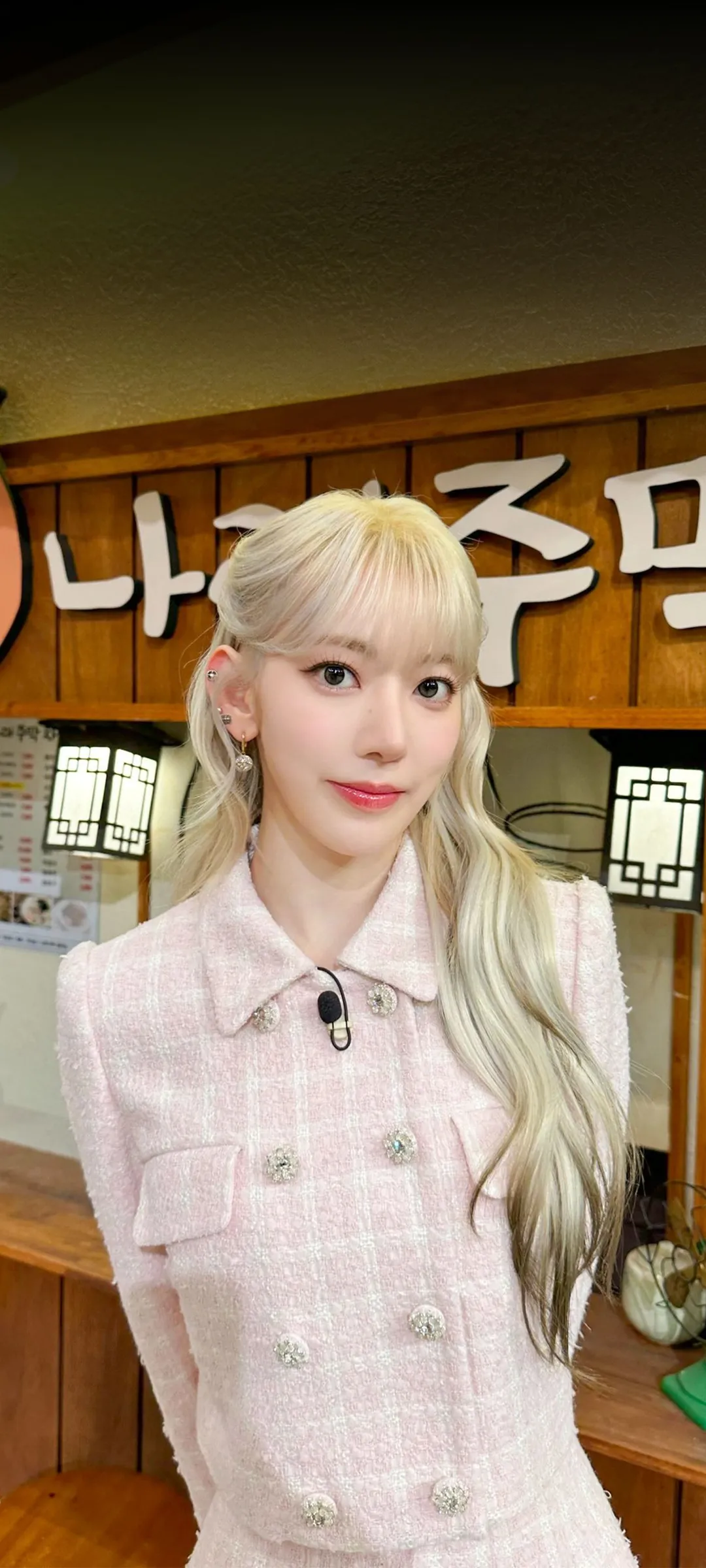 Fond d'écran de verrouillage mobile Sakura Miyawaki 4K HD télécharger — IZ*ONE, LE SSERAFIM