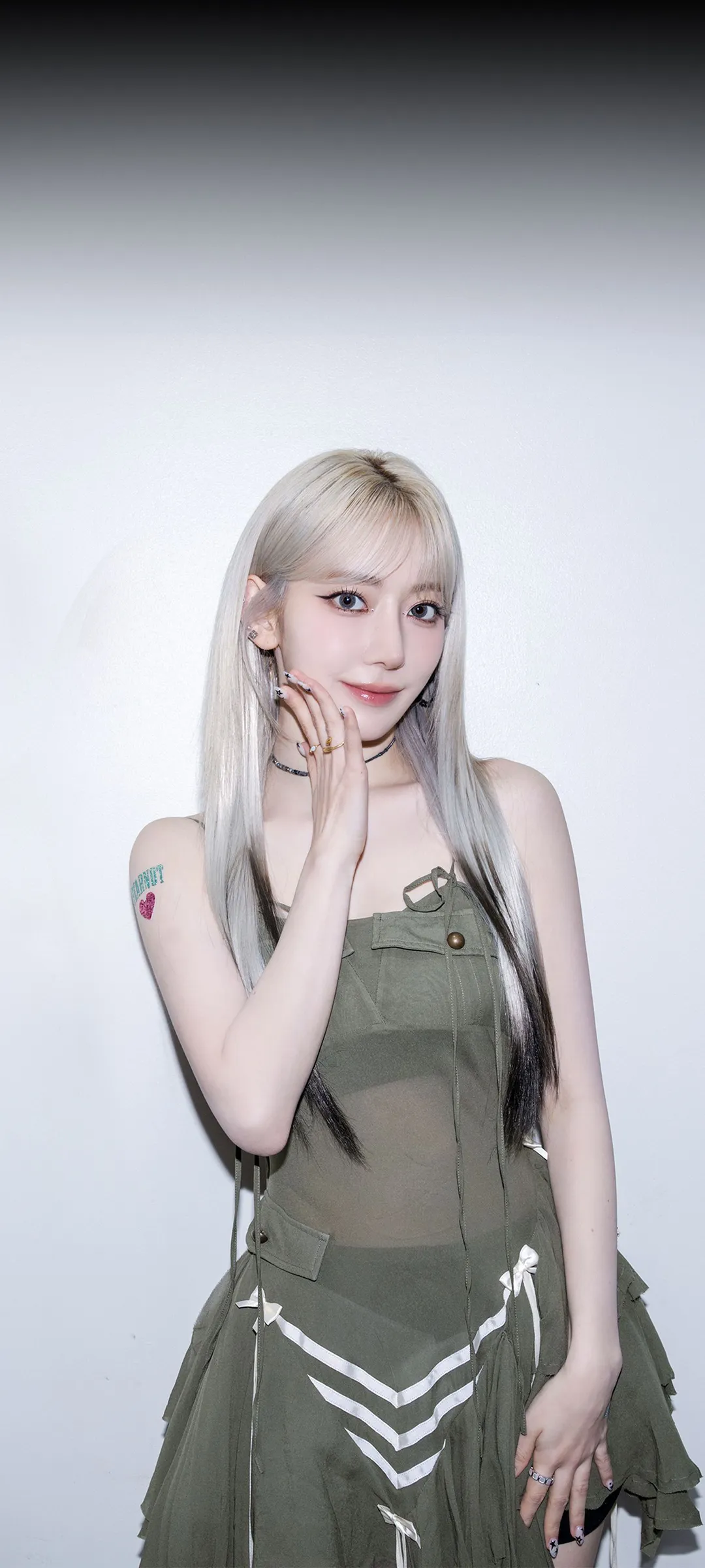 Fond d'écran de verrouillage mobile Sakura Miyawaki 4K HD télécharger — IZ*ONE, LE SSERAFIM