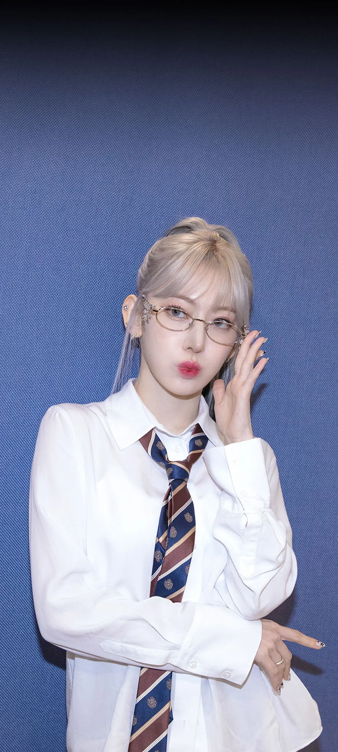 Fond d'écran de verrouillage mobile Sakura Miyawaki 4K HD télécharger — IZ*ONE, LE SSERAFIM