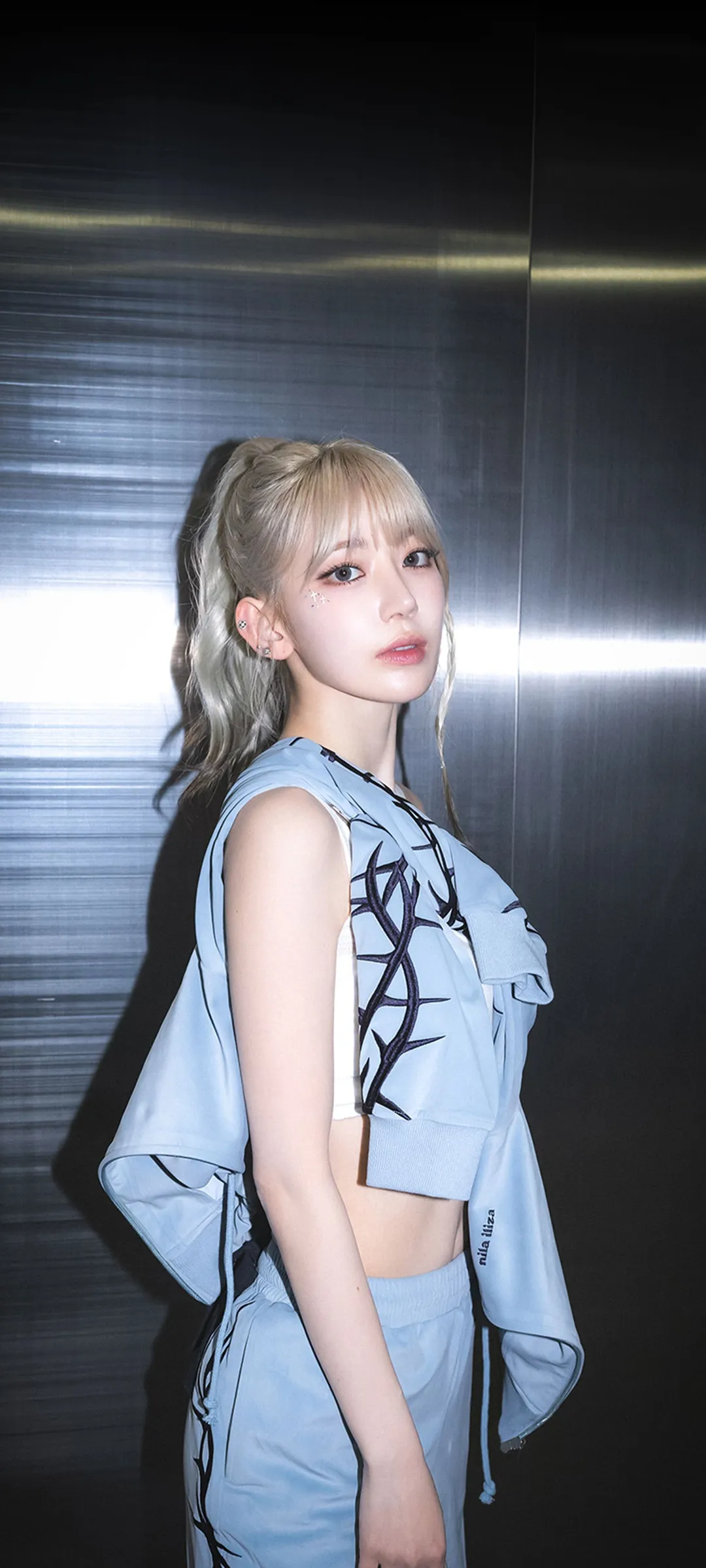 Fond d'écran de verrouillage mobile Sakura Miyawaki 4K HD télécharger — IZ*ONE, LE SSERAFIM