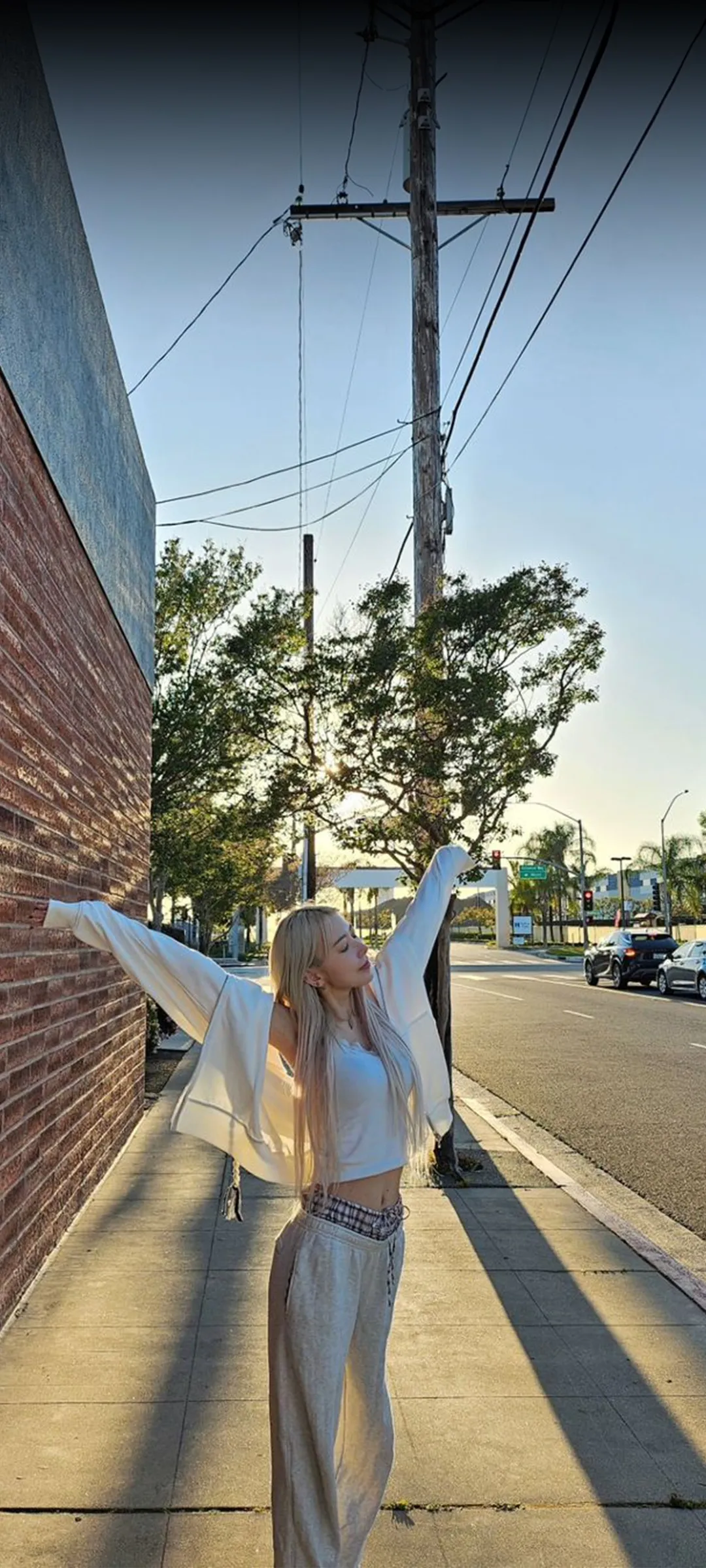 Fond d'écran de verrouillage mobile Sakura Miyawaki 4K HD télécharger — IZ*ONE, LE SSERAFIM