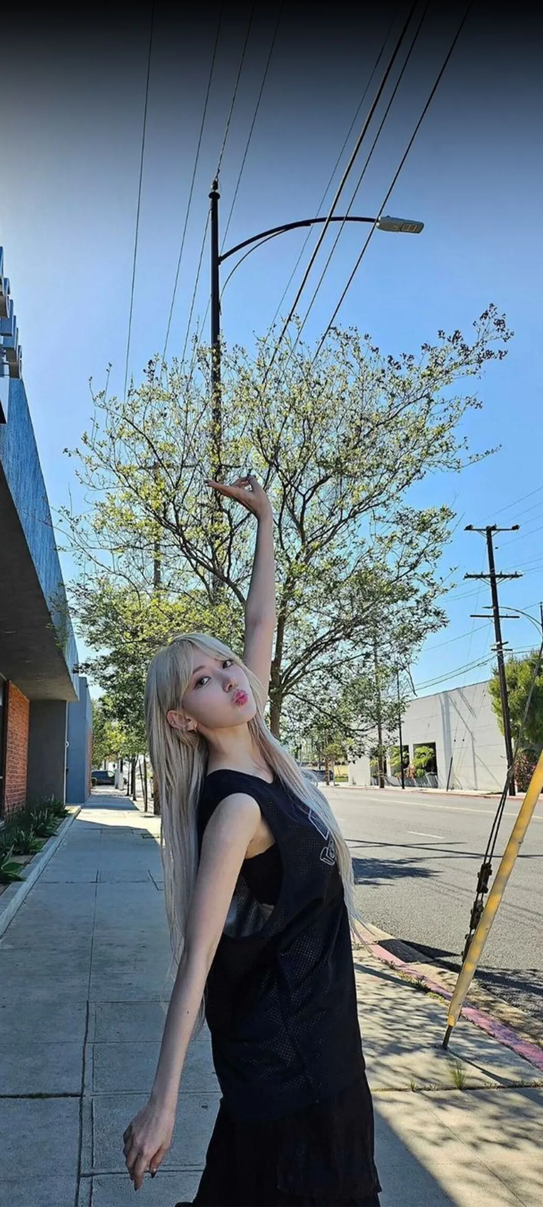 Fond d'écran de verrouillage mobile Sakura Miyawaki 4K HD télécharger — IZ*ONE, LE SSERAFIM