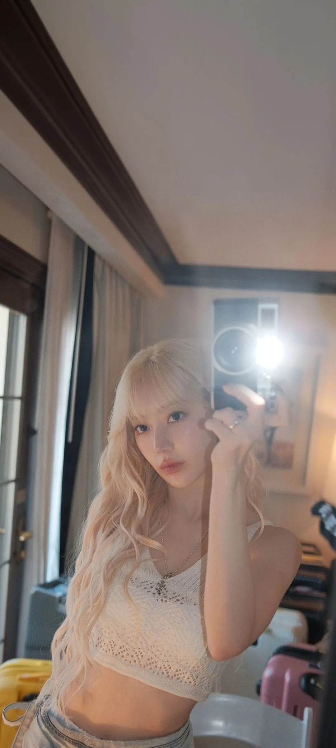 Fond d'écran de verrouillage mobile Sakura Miyawaki 4K HD télécharger — IZ*ONE, LE SSERAFIM
