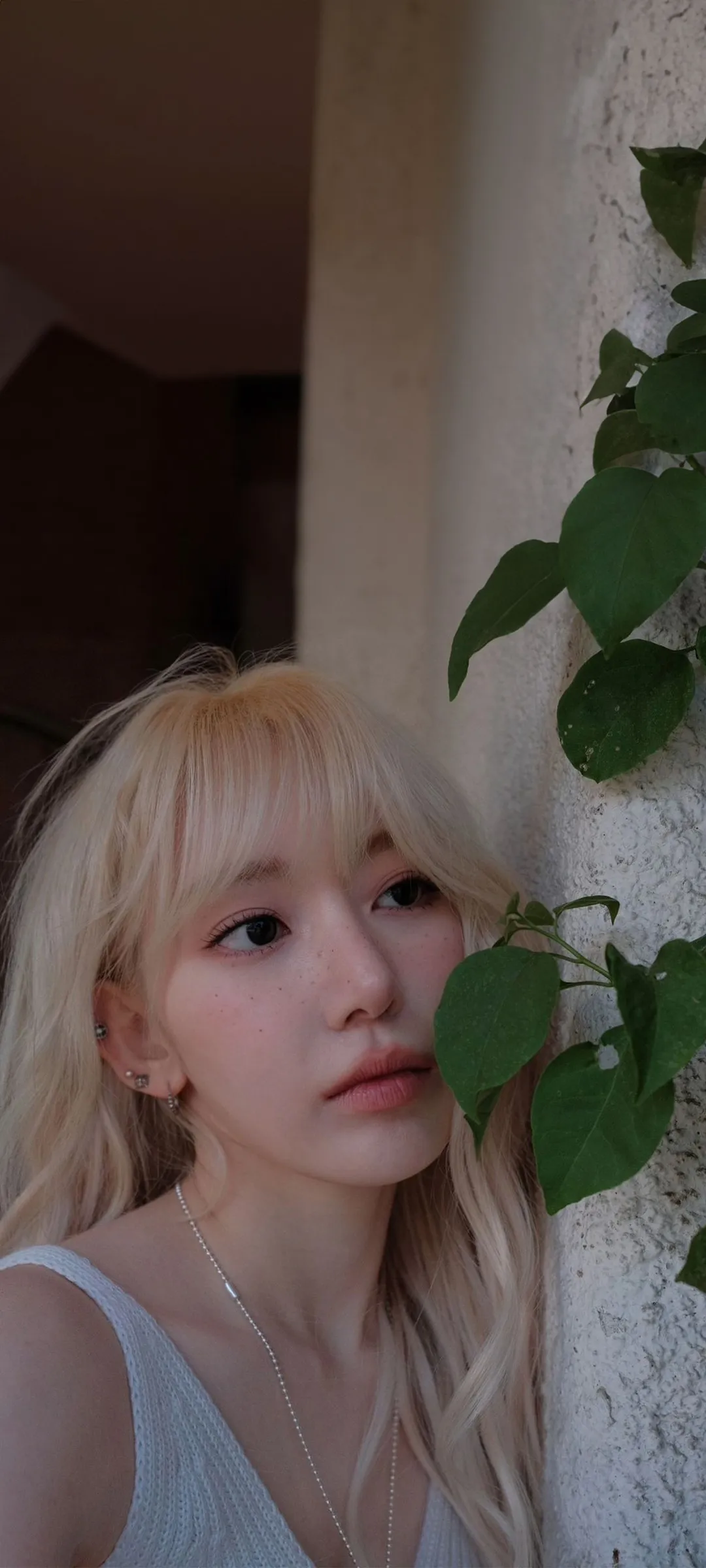 Fond d'écran de verrouillage mobile Sakura Miyawaki 4K HD télécharger — IZ*ONE, LE SSERAFIM