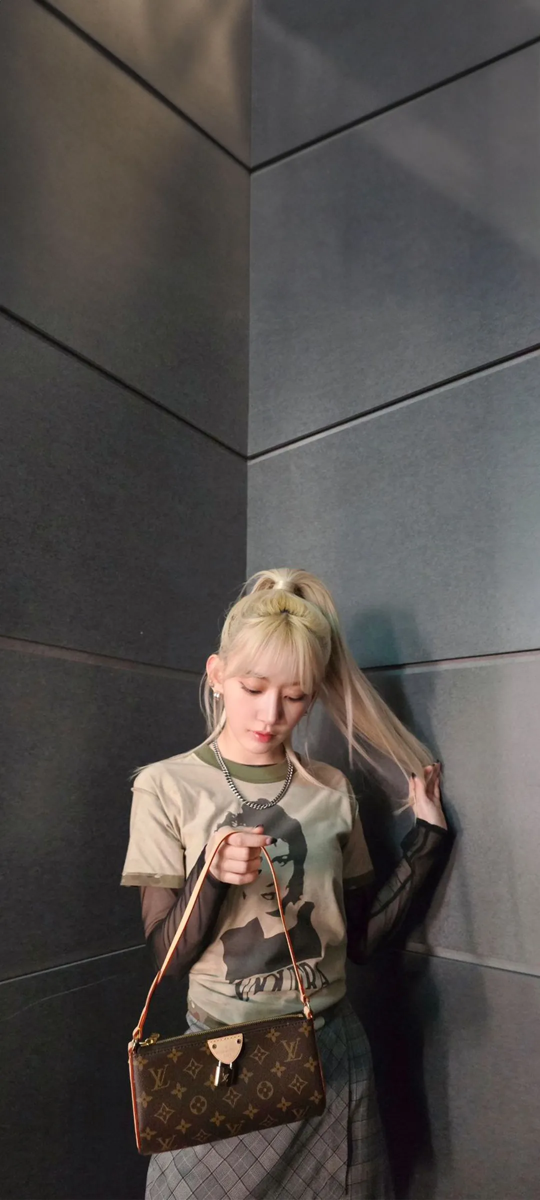 Fond d'écran de verrouillage mobile Sakura Miyawaki 4K HD télécharger — IZ*ONE, LE SSERAFIM