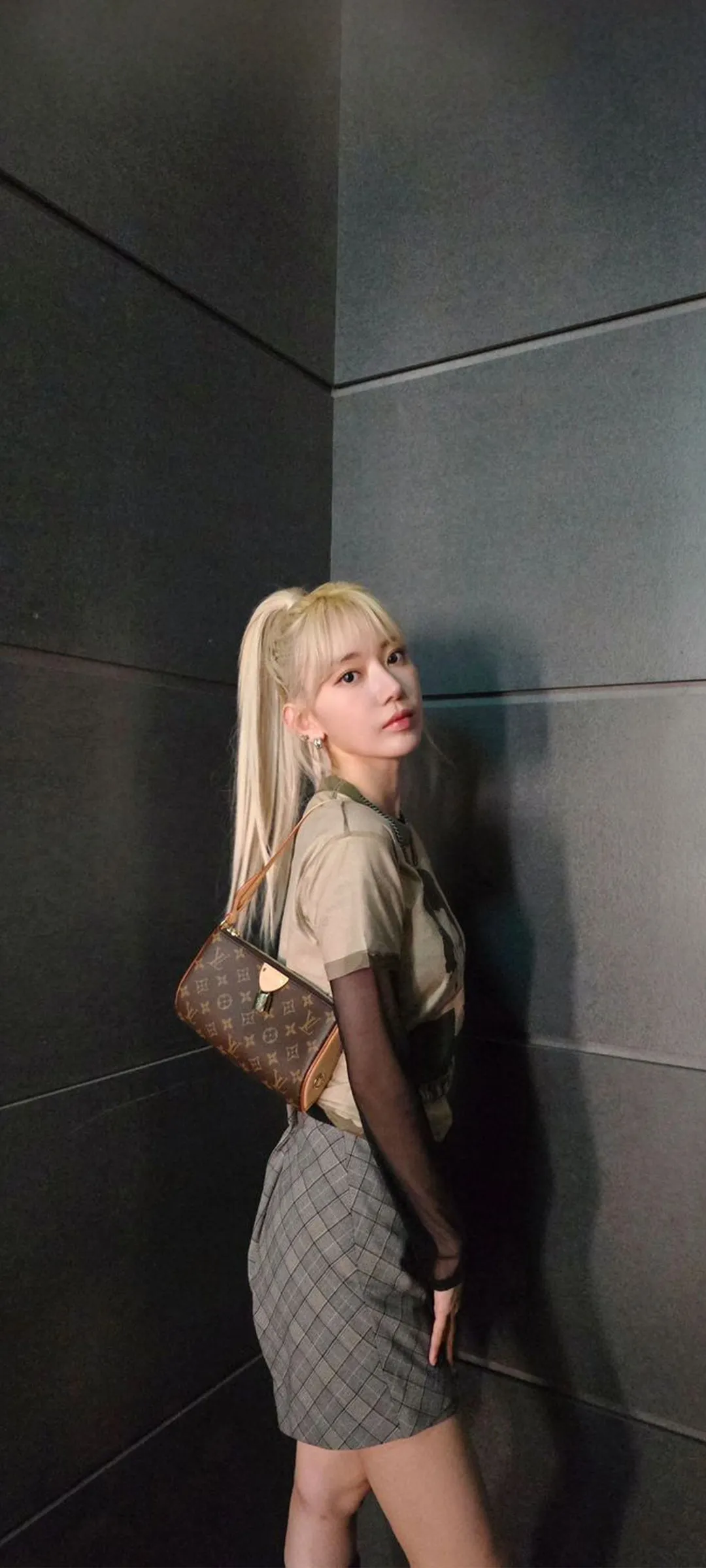 Fond d'écran de verrouillage mobile Sakura Miyawaki 4K HD télécharger — IZ*ONE, LE SSERAFIM