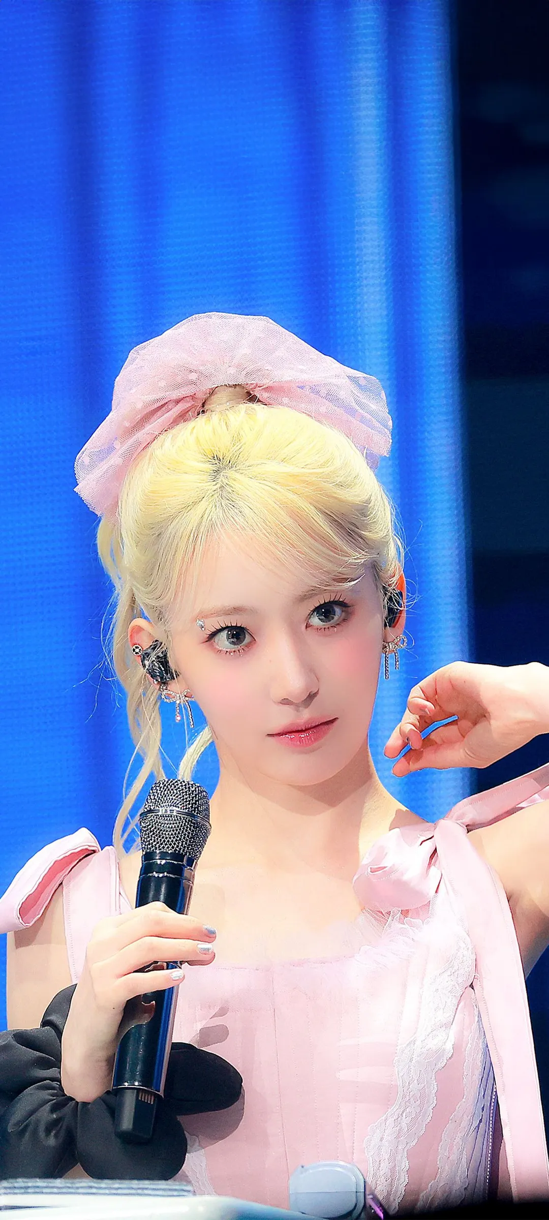 Fond d'écran de verrouillage mobile Sakura Miyawaki 4K HD télécharger — IZ*ONE, LE SSERAFIM