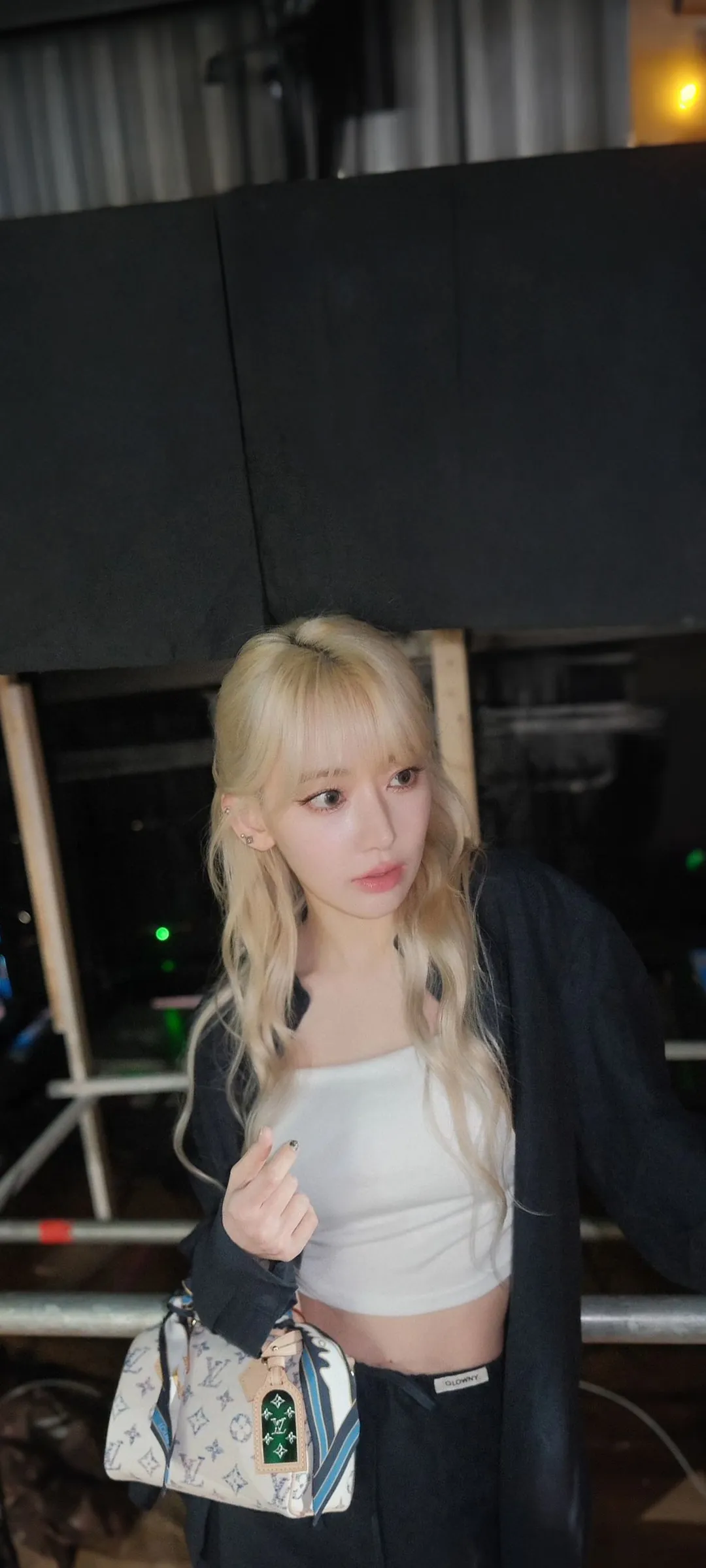 Fond d'écran de verrouillage mobile Sakura Miyawaki 4K HD télécharger — IZ*ONE, LE SSERAFIM