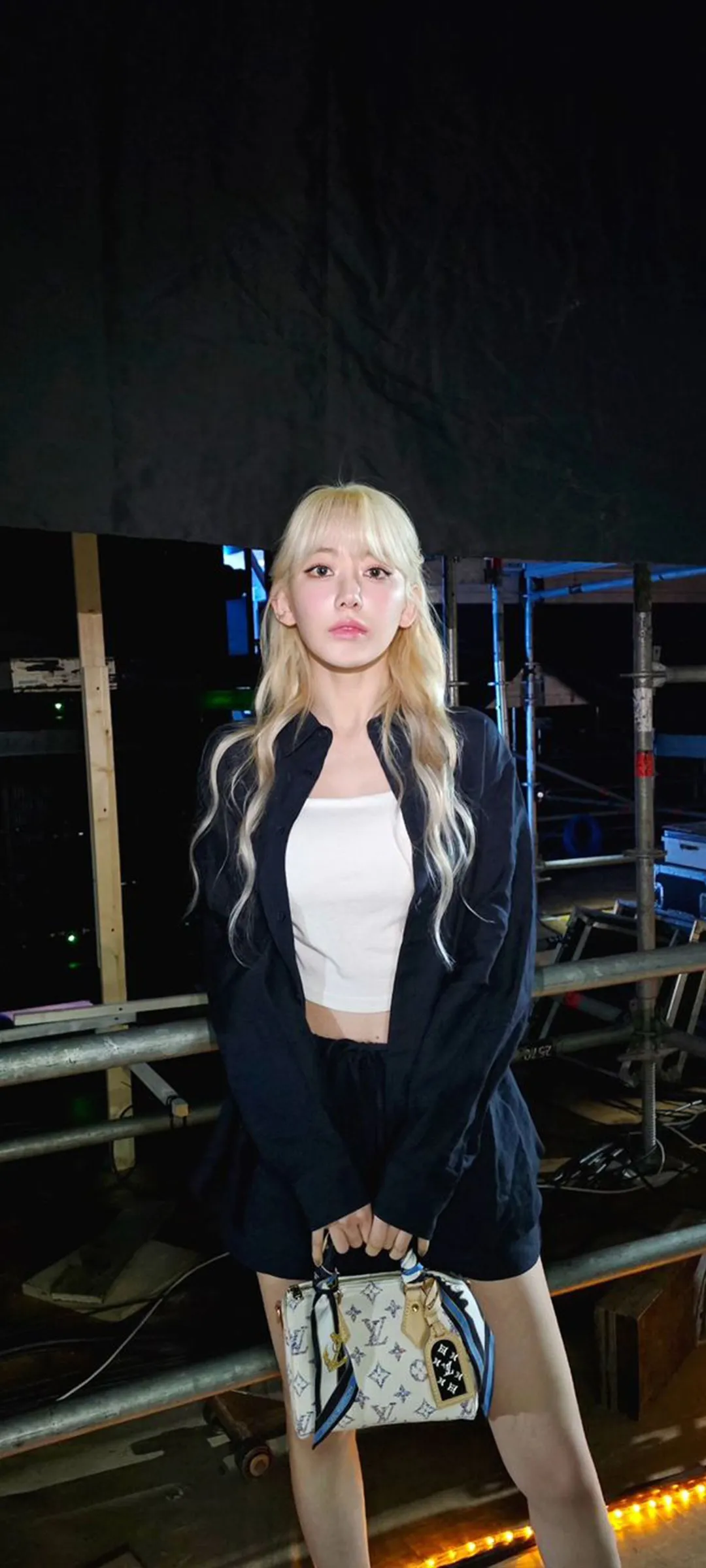 Fond d'écran de verrouillage mobile Sakura Miyawaki 4K HD télécharger — IZ*ONE, LE SSERAFIM