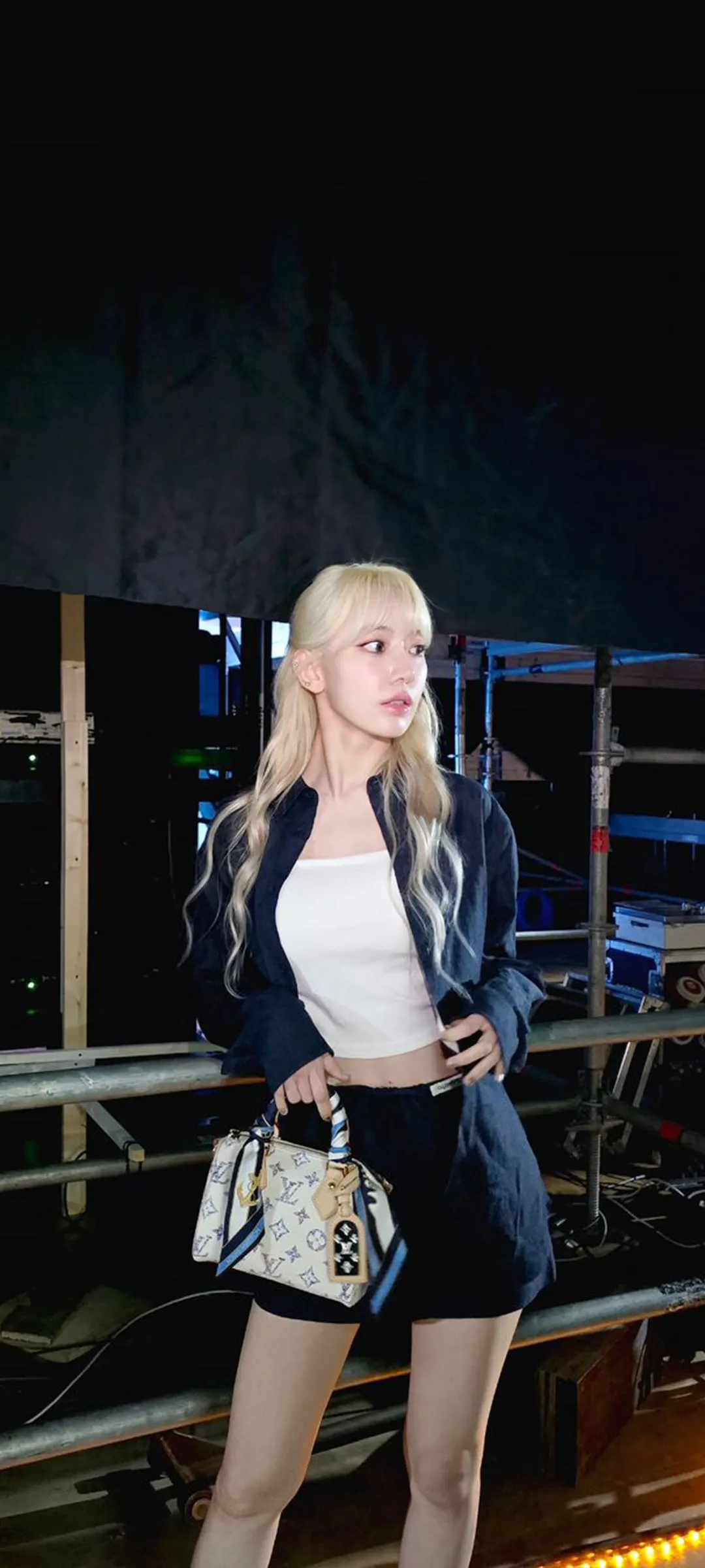 Fond d'écran de verrouillage mobile Sakura Miyawaki 4K HD télécharger — IZ*ONE, LE SSERAFIM