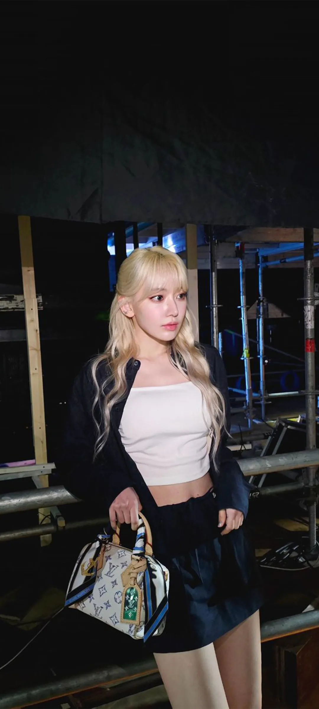 Fond d'écran de verrouillage mobile Sakura Miyawaki 4K HD télécharger — IZ*ONE, LE SSERAFIM