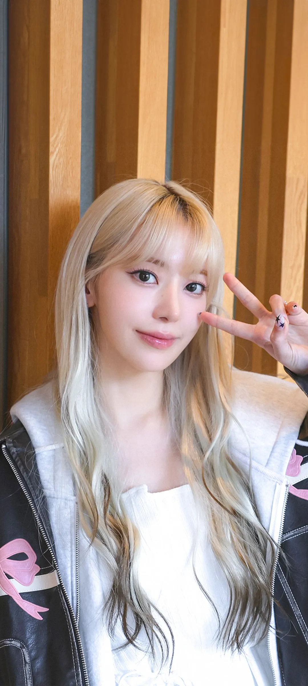Fond d'écran de verrouillage mobile Sakura Miyawaki 4K HD télécharger — IZ*ONE, LE SSERAFIM