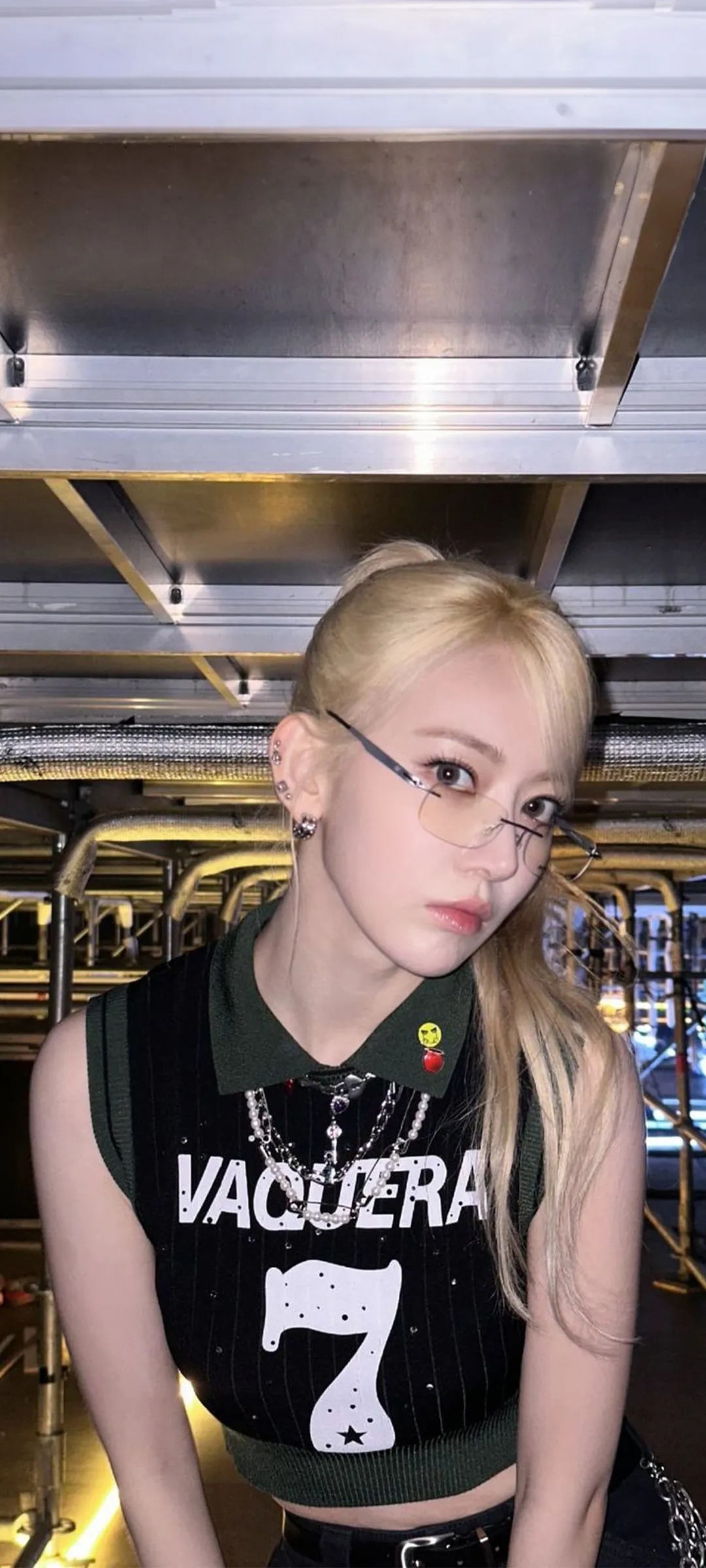 Fond d'écran de verrouillage mobile Sakura Miyawaki 4K HD télécharger — IZ*ONE, LE SSERAFIM