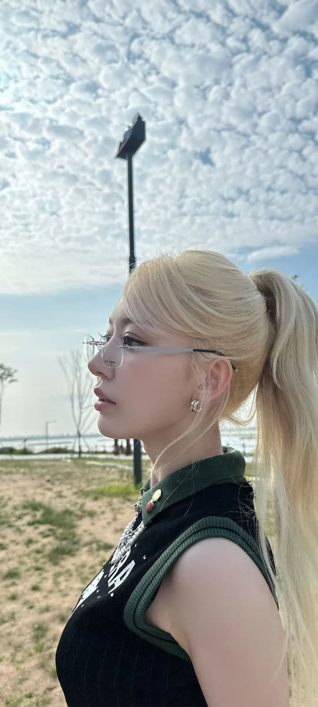 Fond d'écran de verrouillage mobile Sakura Miyawaki 4K HD télécharger — IZ*ONE, LE SSERAFIM