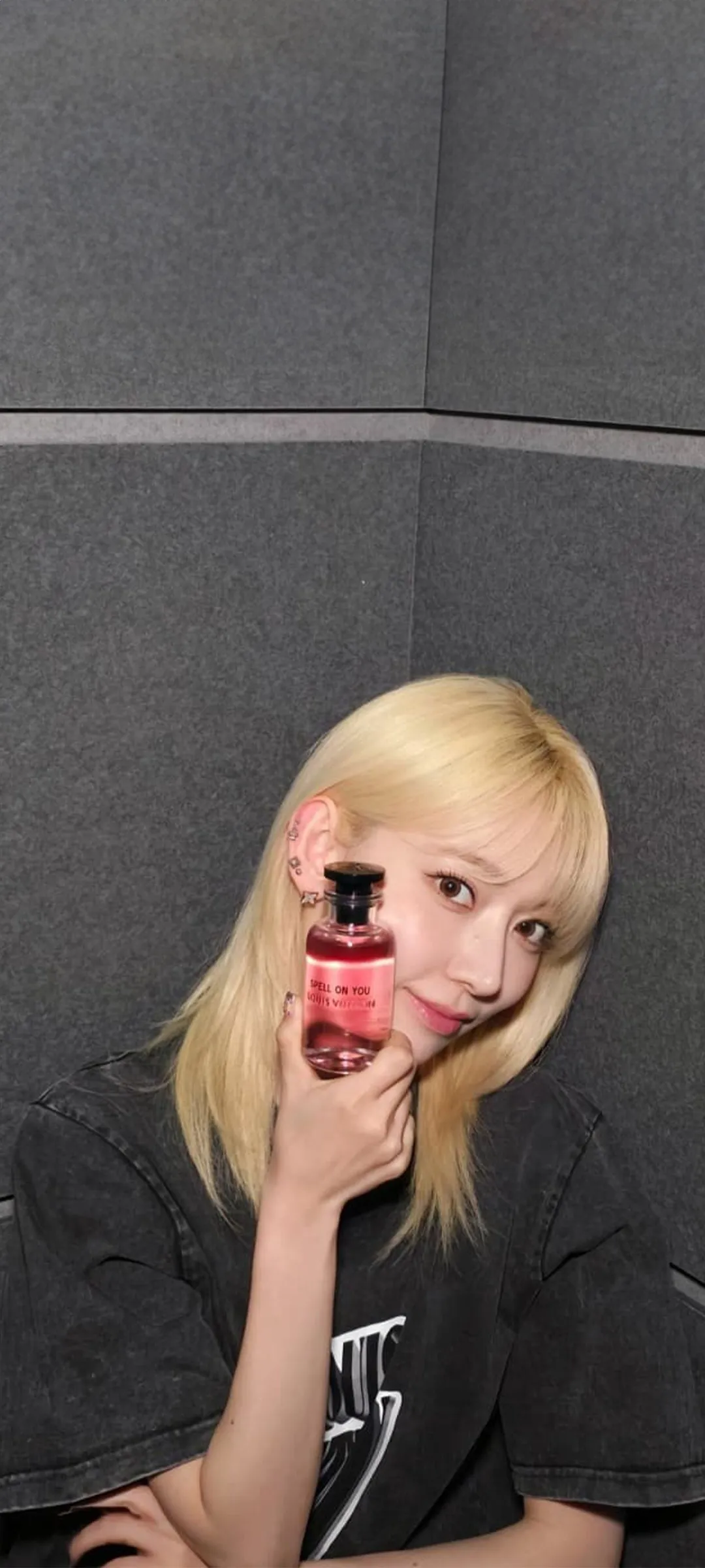Fond d'écran de verrouillage mobile Sakura Miyawaki 4K HD télécharger — IZ*ONE, LE SSERAFIM