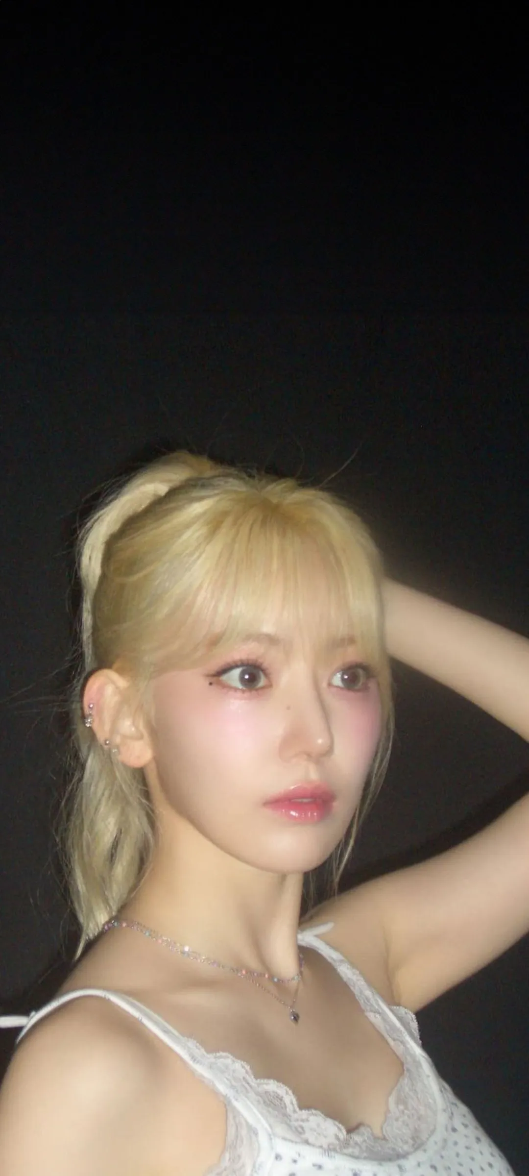 Fond d'écran de verrouillage mobile Sakura Miyawaki 4K HD télécharger — IZ*ONE, LE SSERAFIM