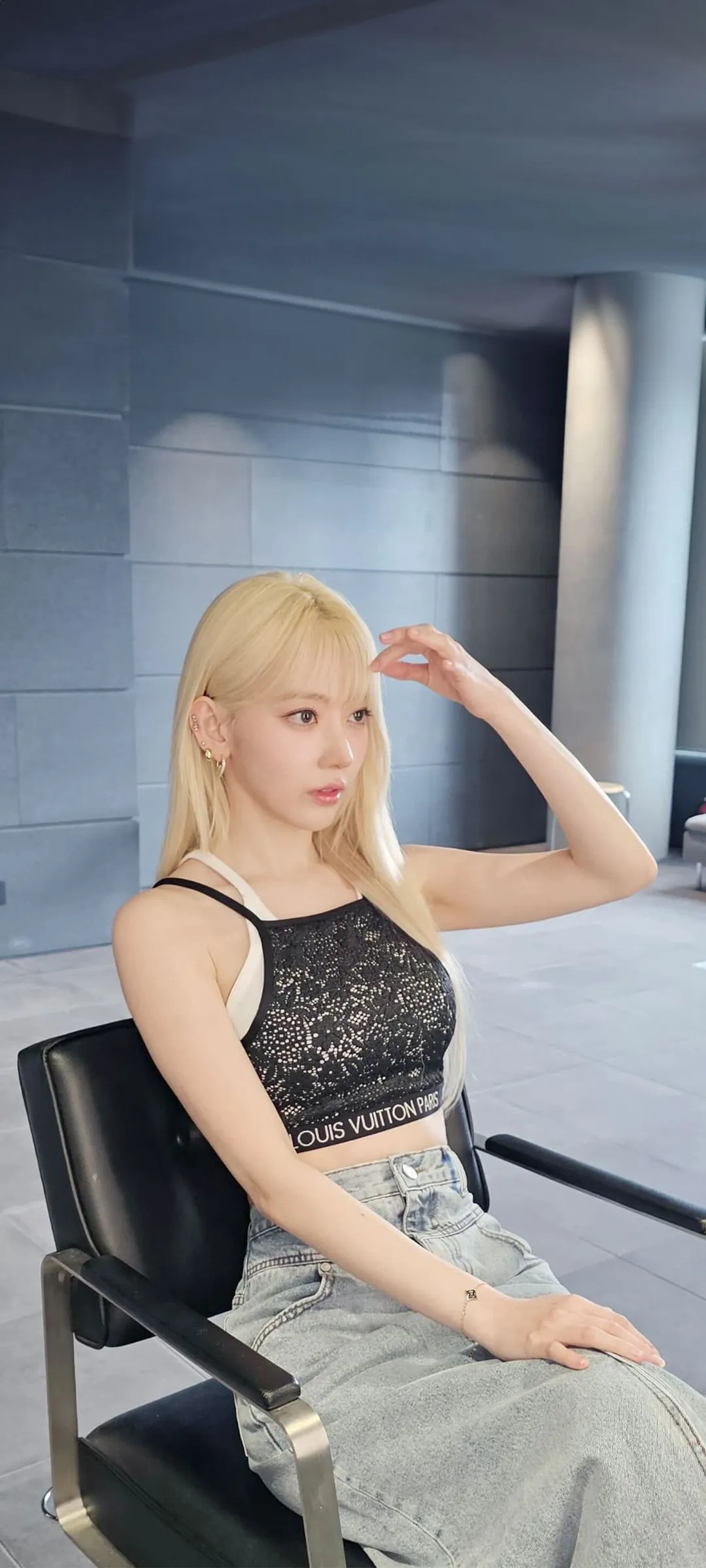 Fond d'écran de verrouillage mobile Sakura Miyawaki 4K HD télécharger — IZ*ONE, LE SSERAFIM