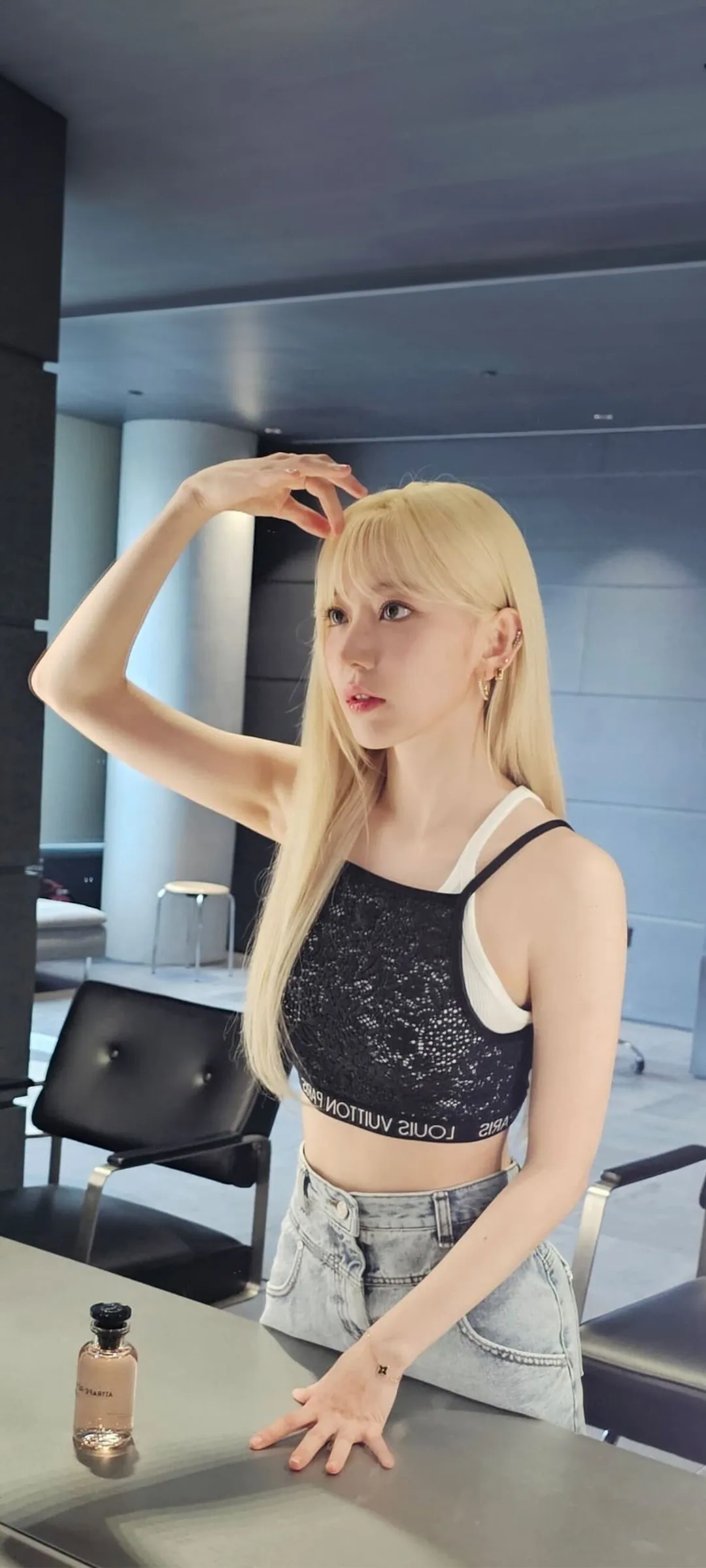 Fond d'écran de verrouillage mobile Sakura Miyawaki 4K HD télécharger — IZ*ONE, LE SSERAFIM