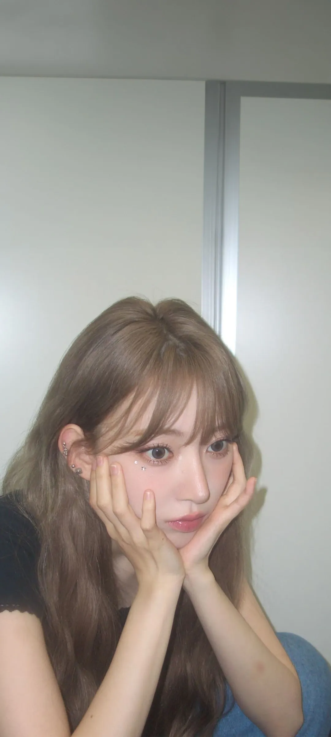 Fond d'écran de verrouillage mobile Sakura Miyawaki 4K HD télécharger — IZ*ONE, LE SSERAFIM