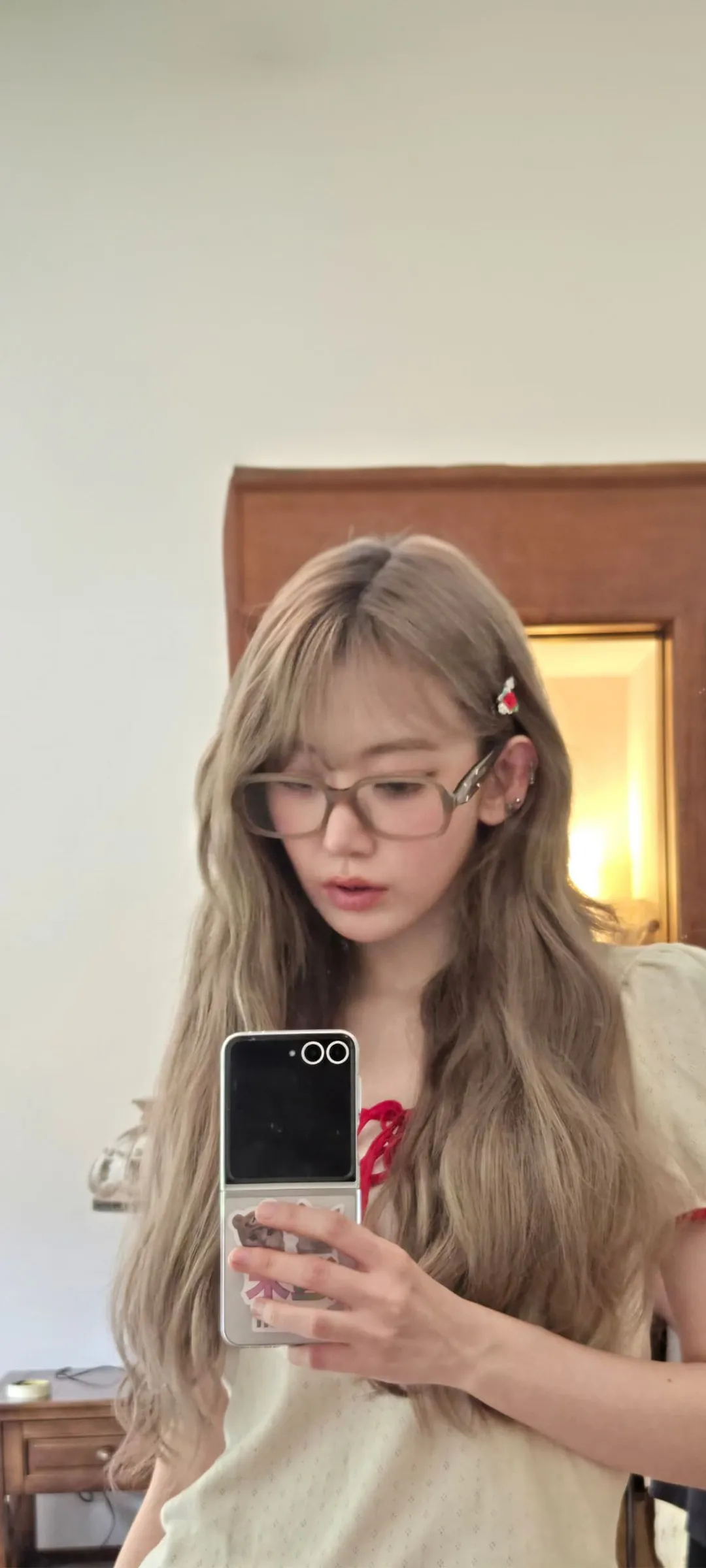 Fond d'écran de verrouillage mobile Sakura Miyawaki 4K HD télécharger — IZ*ONE, LE SSERAFIM