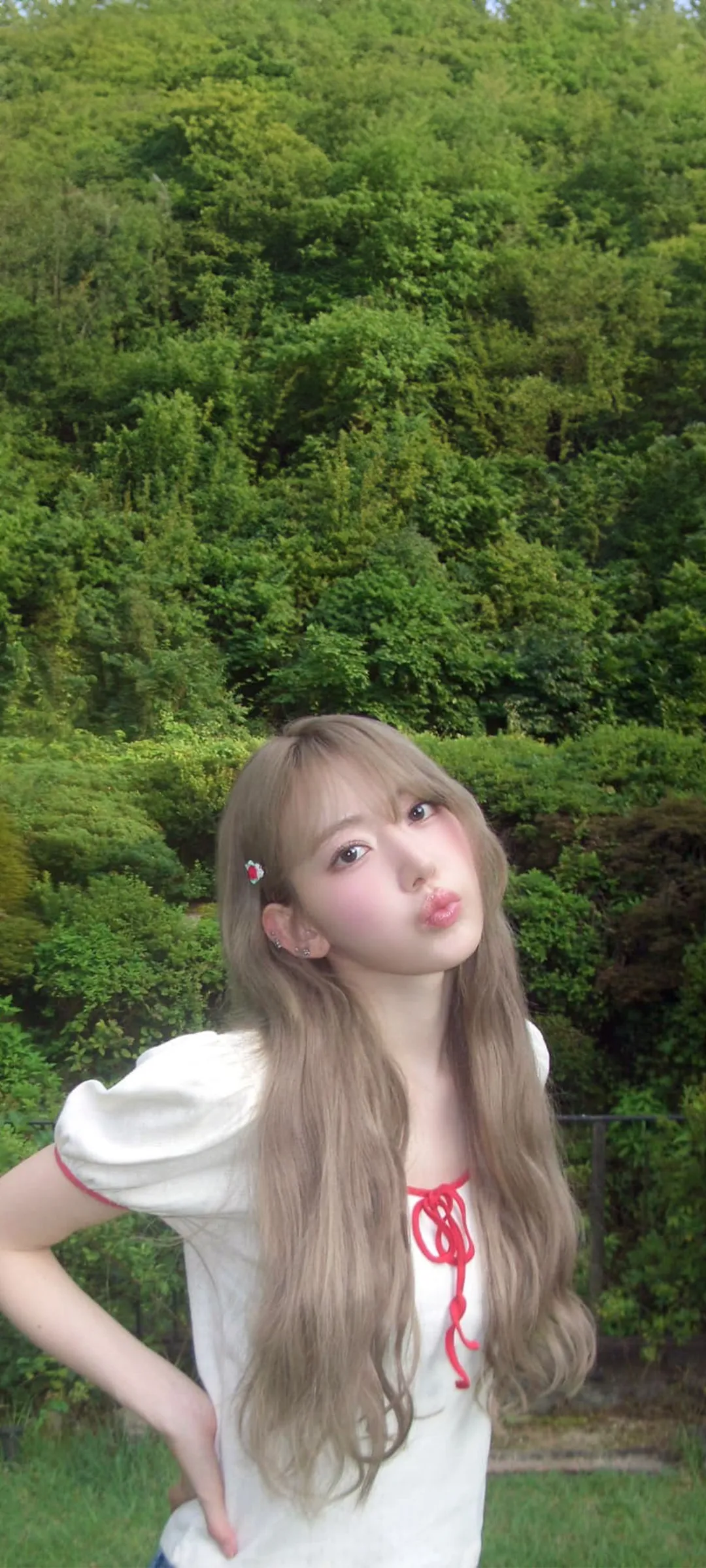 Fond d'écran de verrouillage mobile Sakura Miyawaki 4K HD télécharger — IZ*ONE, LE SSERAFIM