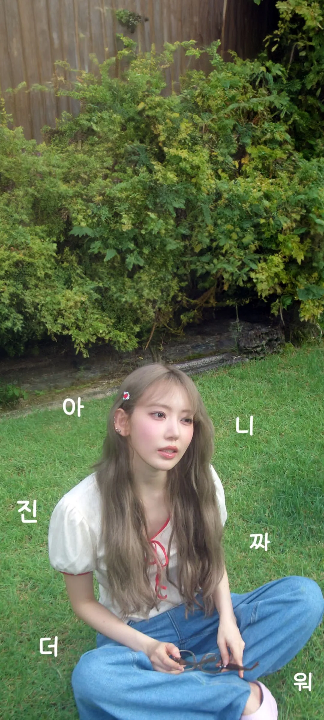 Fond d'écran de verrouillage mobile Sakura Miyawaki 4K HD télécharger — IZ*ONE, LE SSERAFIM