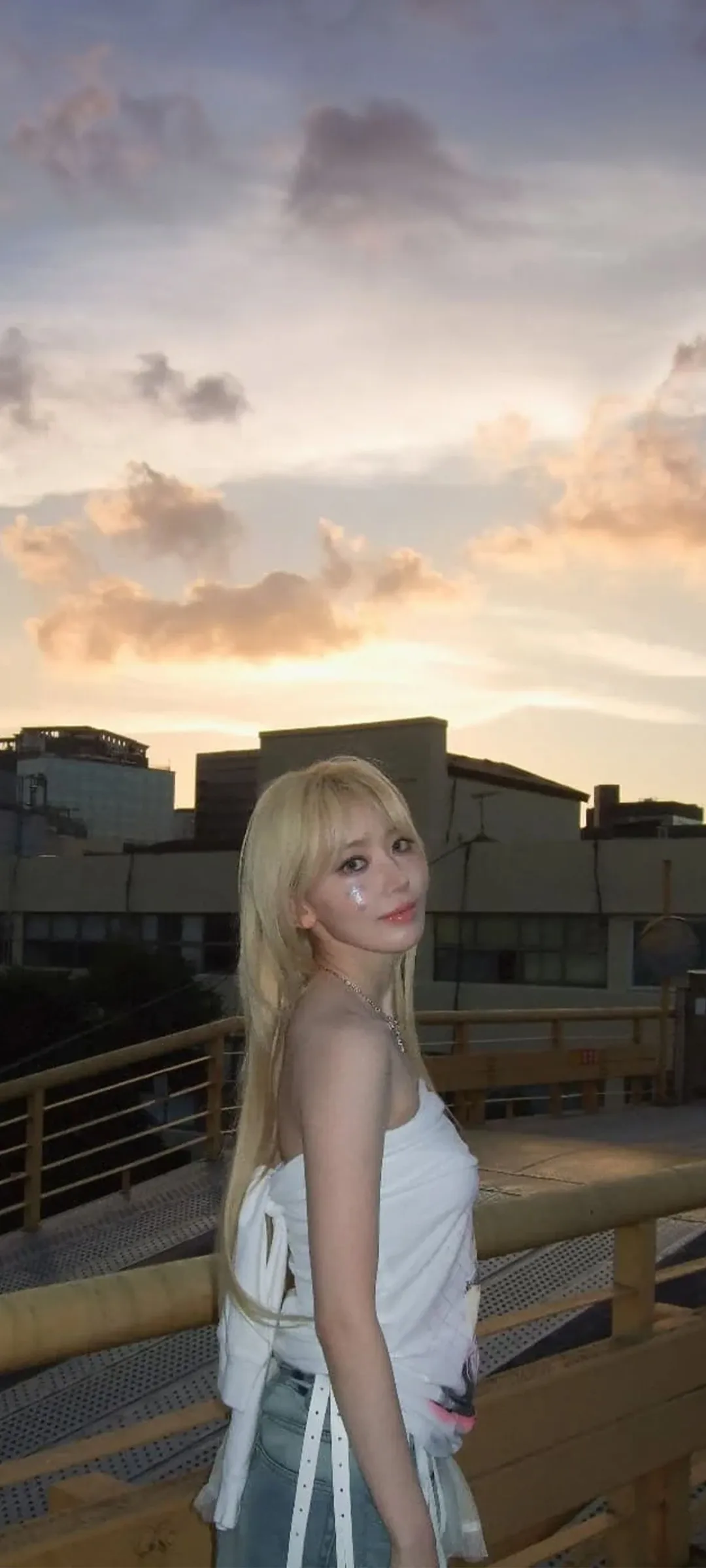 Fond d'écran de verrouillage mobile Sakura Miyawaki 4K HD télécharger — IZ*ONE, LE SSERAFIM