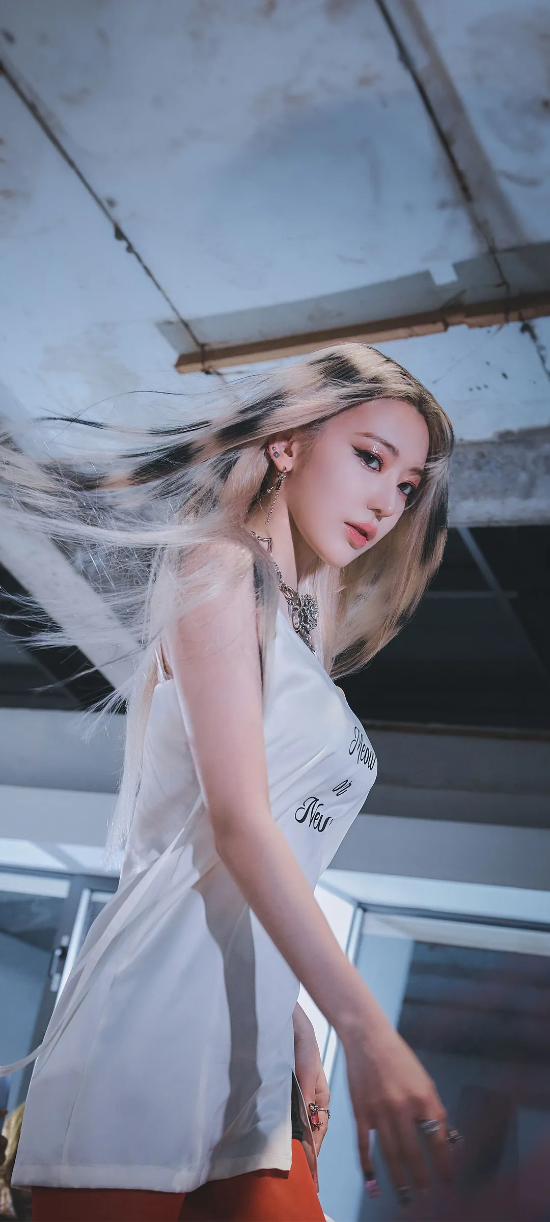 Fond d'écran de verrouillage mobile Sakura Miyawaki 4K HD télécharger — IZ*ONE, LE SSERAFIM