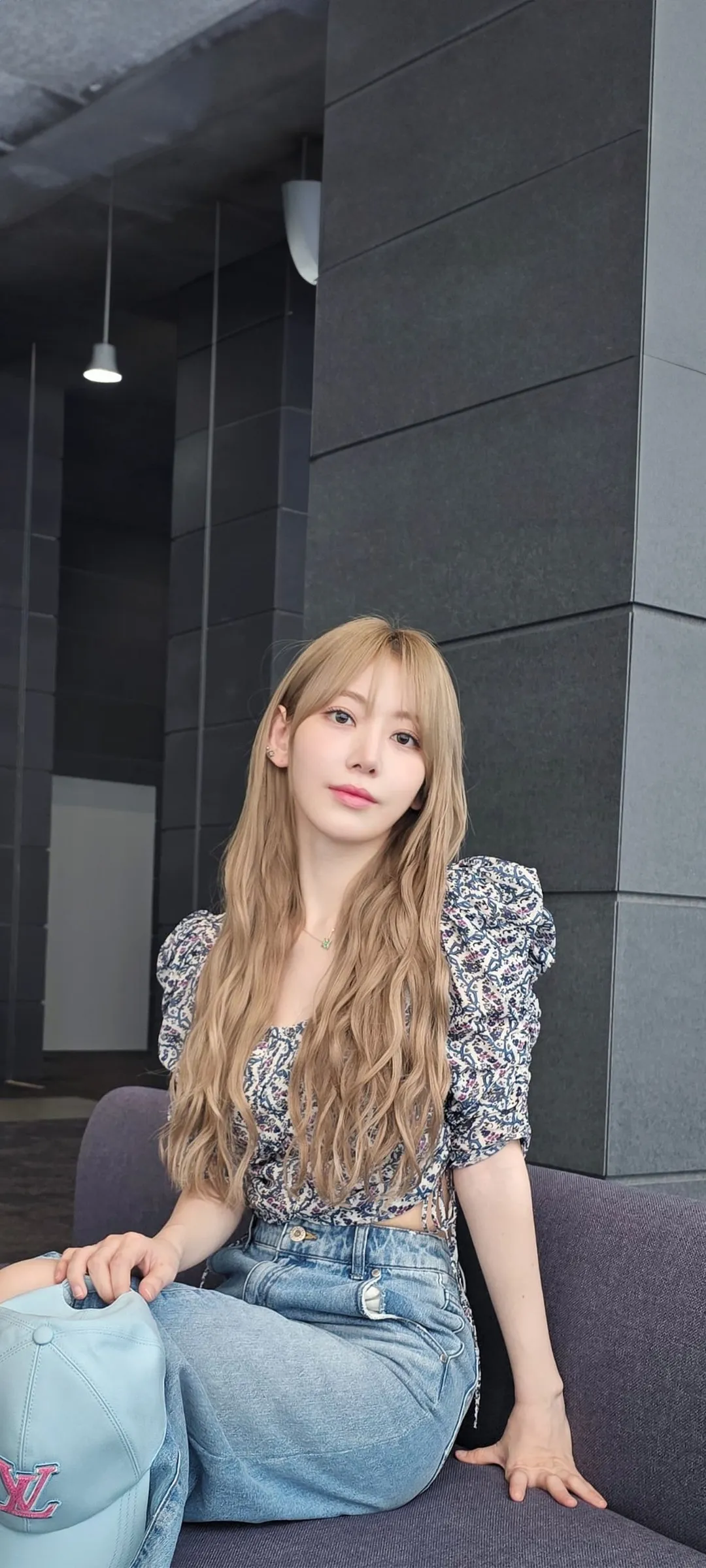 Fond d'écran de verrouillage mobile Sakura Miyawaki 4K HD télécharger — IZ*ONE, LE SSERAFIM