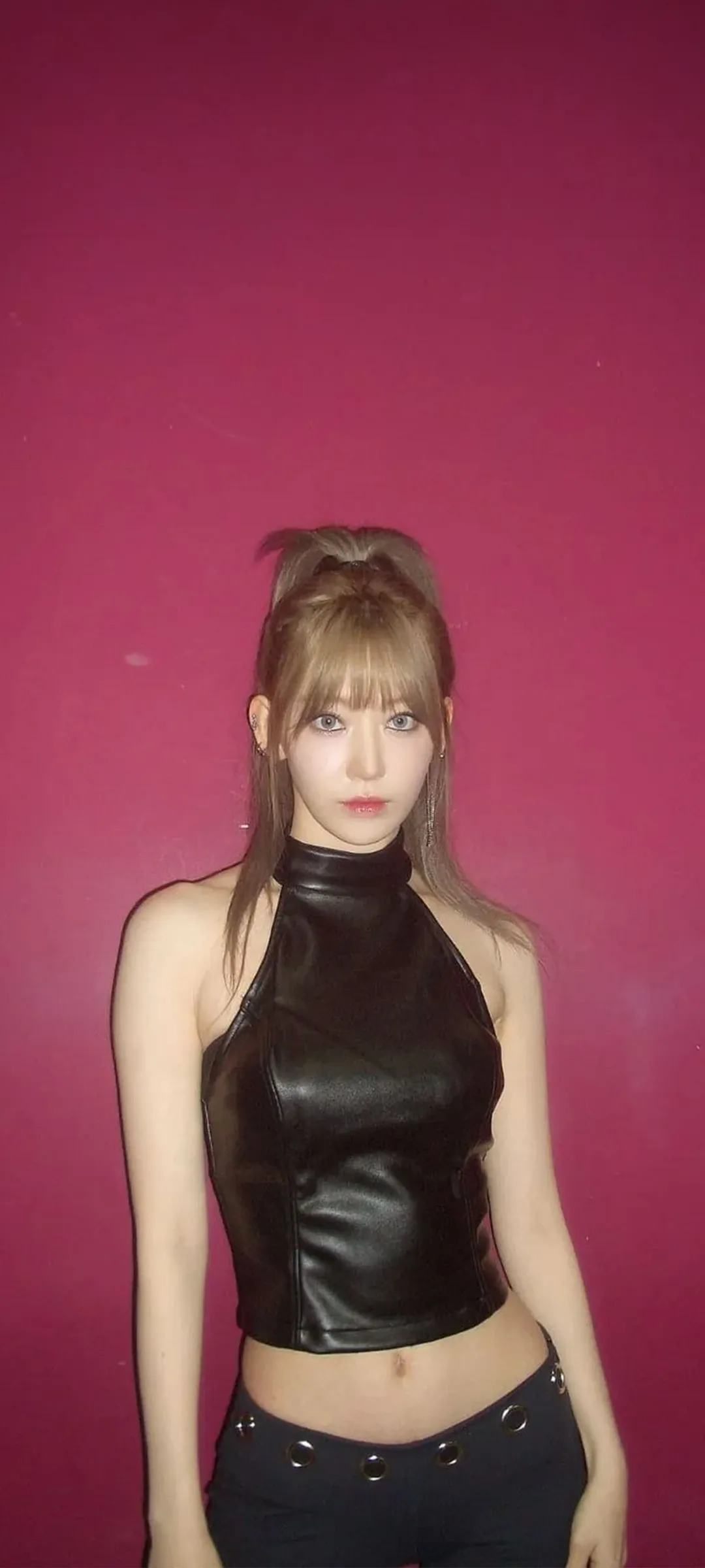 Fond d'écran de verrouillage mobile Sakura Miyawaki 4K HD télécharger — IZ*ONE, LE SSERAFIM