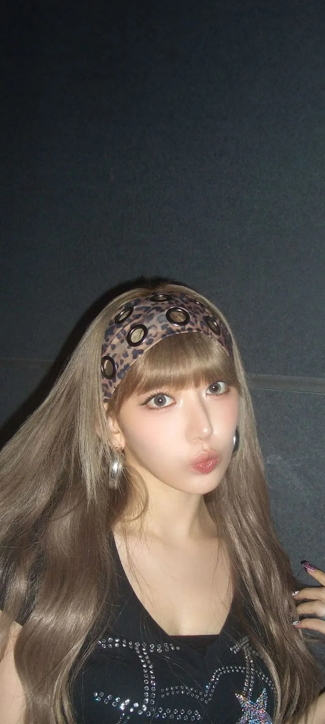 Fond d'écran de verrouillage mobile Sakura Miyawaki 4K HD télécharger — IZ*ONE, LE SSERAFIM