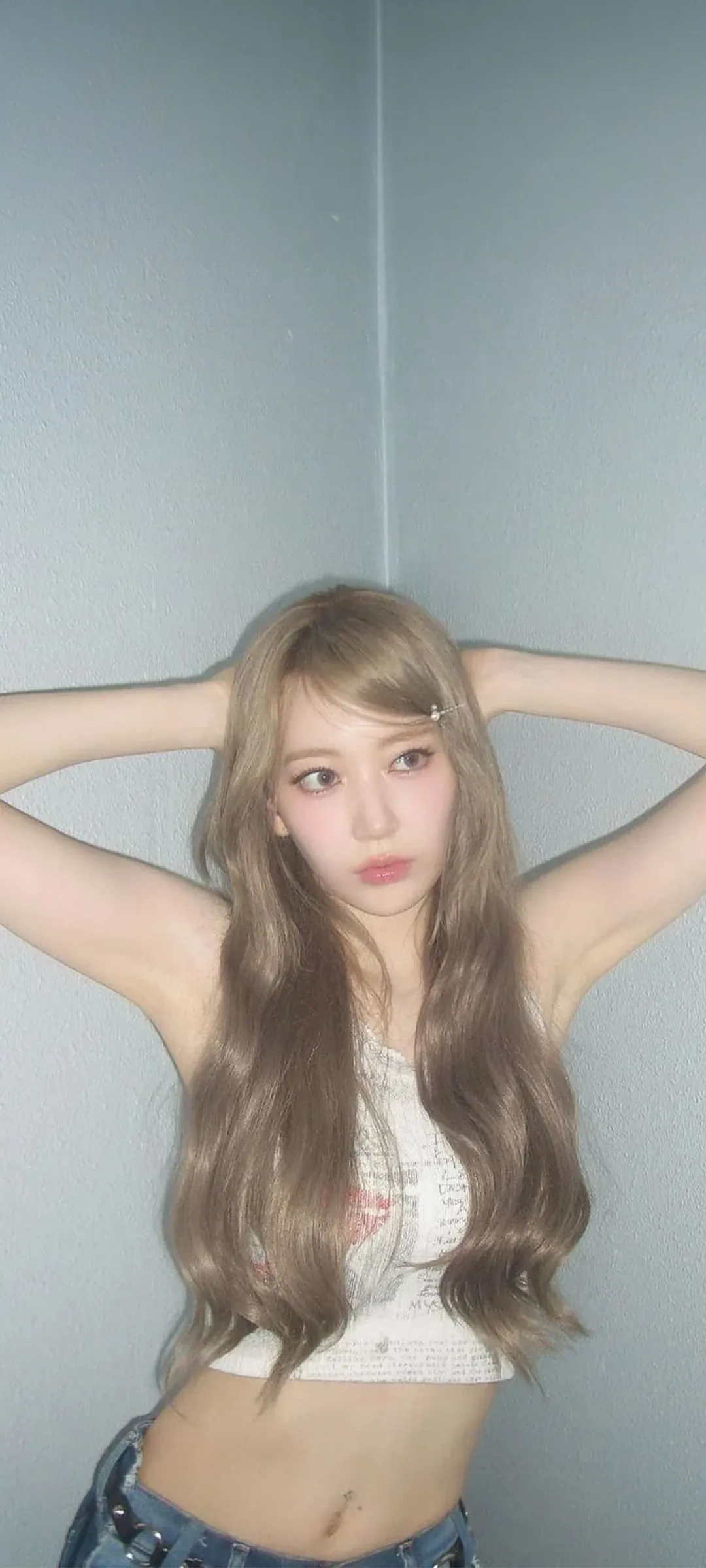 Fond d'écran de verrouillage mobile Sakura Miyawaki 4K HD télécharger — IZ*ONE, LE SSERAFIM
