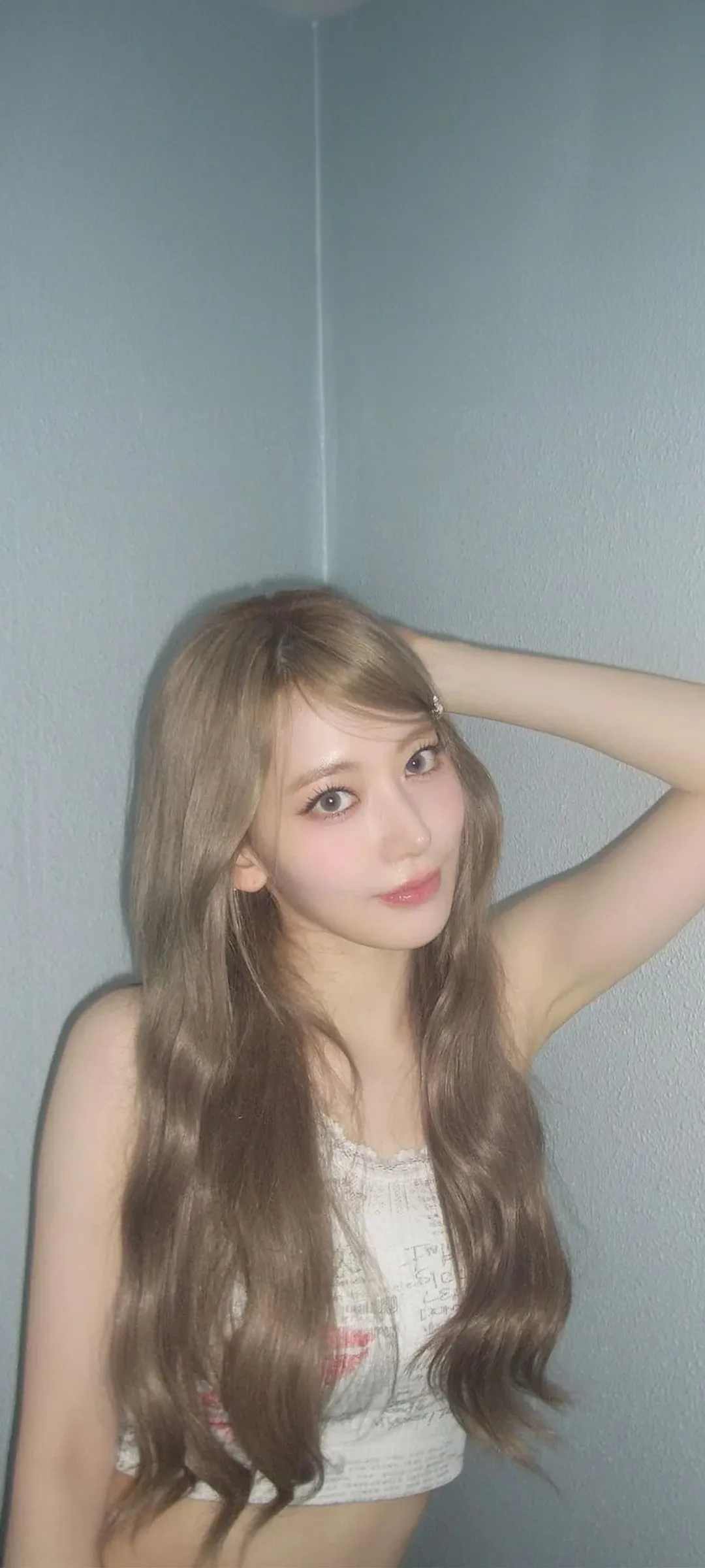 Fond d'écran de verrouillage mobile Sakura Miyawaki 4K HD télécharger — IZ*ONE, LE SSERAFIM