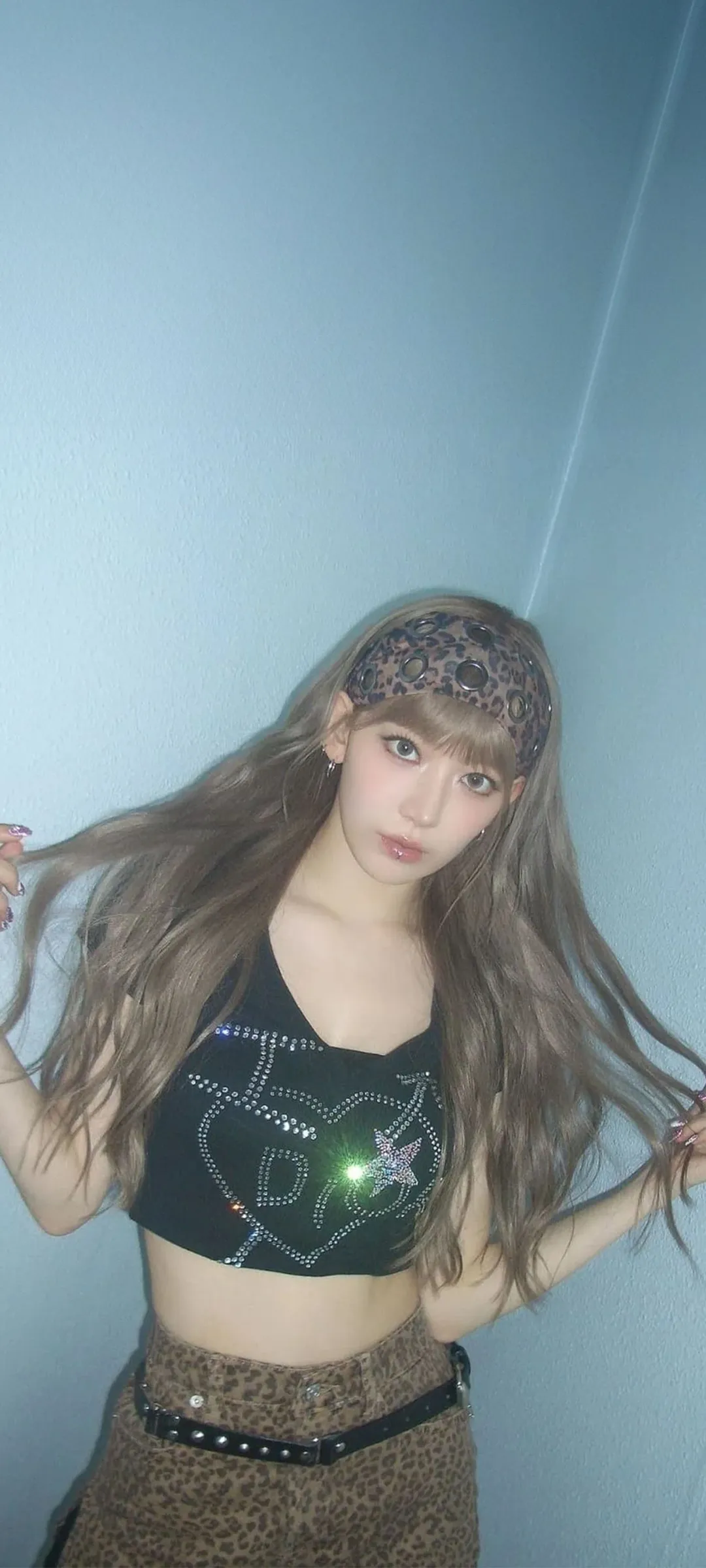 Fond d'écran de verrouillage mobile Sakura Miyawaki 4K HD télécharger — IZ*ONE, LE SSERAFIM