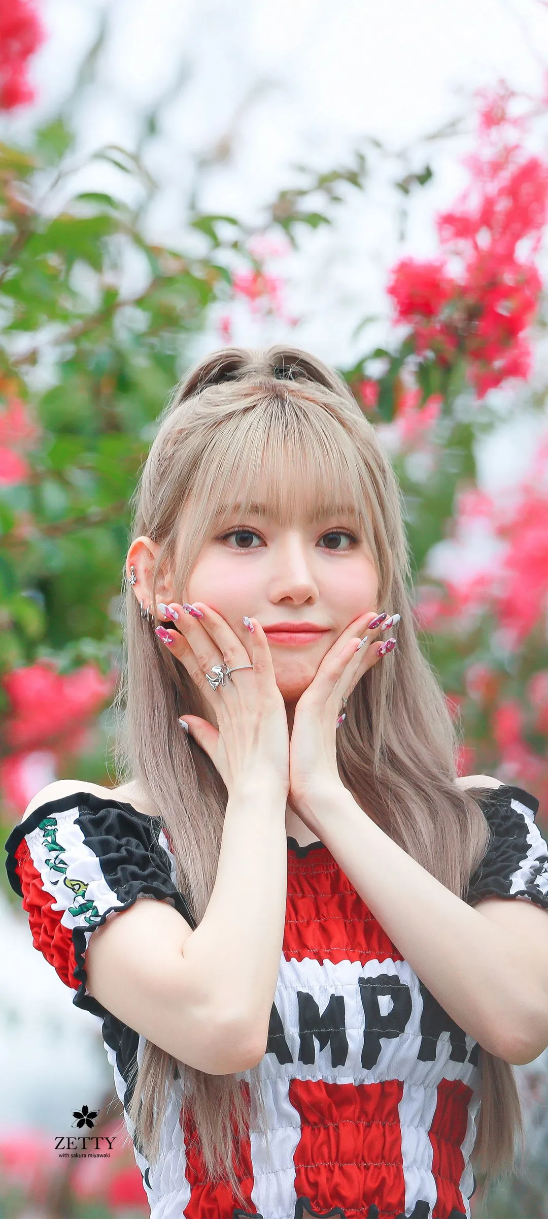 Fond d'écran de verrouillage mobile Sakura Miyawaki 4K HD télécharger — IZ*ONE, LE SSERAFIM