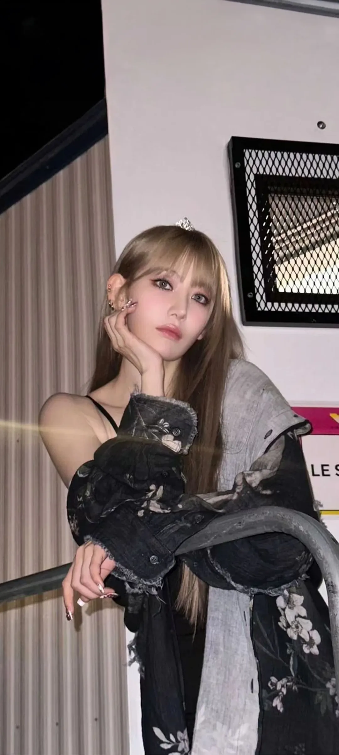 Fond d'écran de verrouillage mobile Sakura Miyawaki 4K HD télécharger — IZ*ONE, LE SSERAFIM