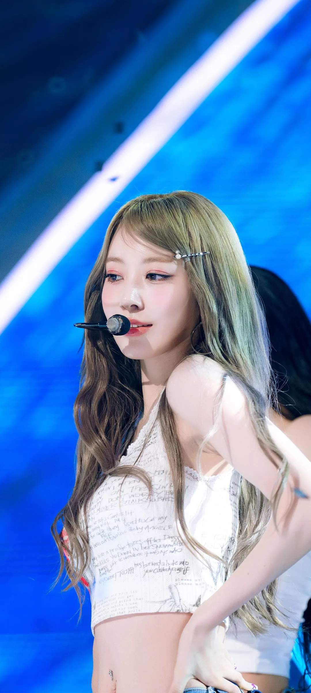 Fond d'écran de verrouillage mobile Sakura Miyawaki 4K HD télécharger — IZ*ONE, LE SSERAFIM