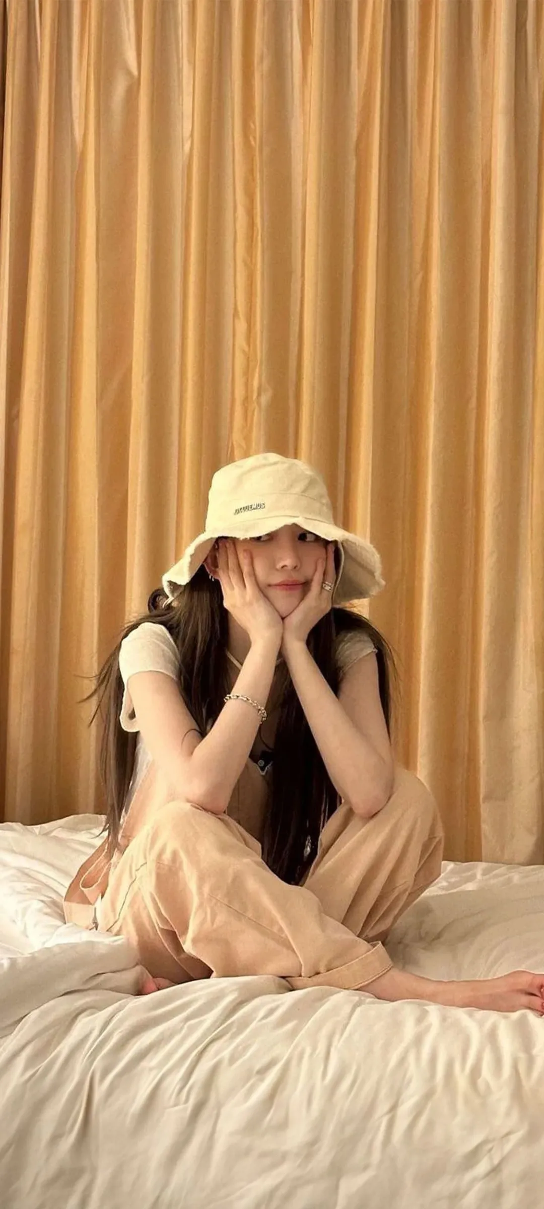Fond d'écran de verrouillage mobile Sakura Miyawaki 4K HD télécharger — IZ*ONE, LE SSERAFIM