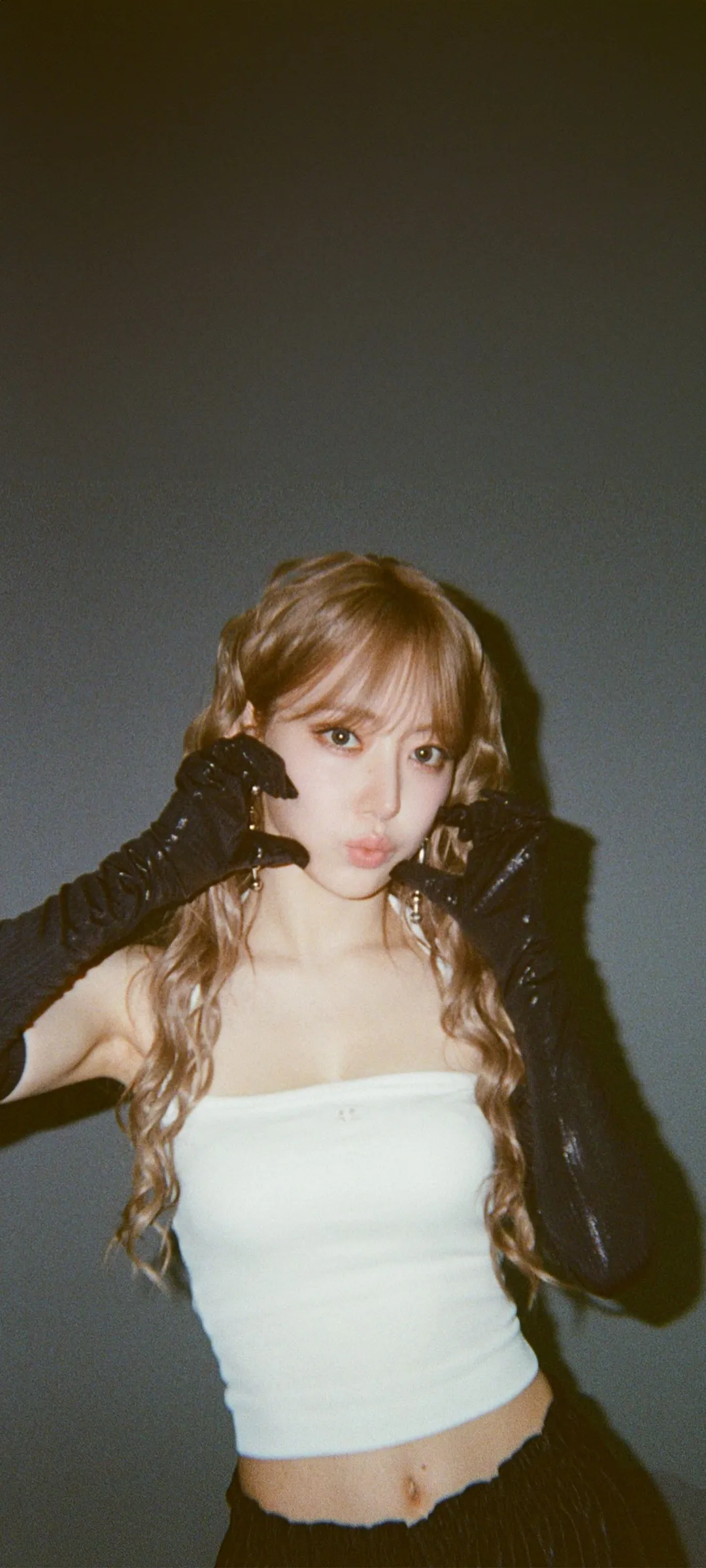 Fond d'écran de verrouillage mobile Sakura Miyawaki 4K HD télécharger — IZ*ONE, LE SSERAFIM