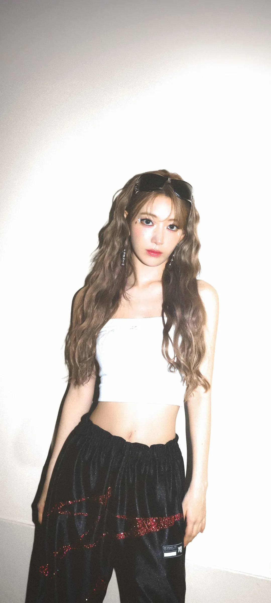 Fond d'écran de verrouillage mobile Sakura Miyawaki 4K HD télécharger — IZ*ONE, LE SSERAFIM