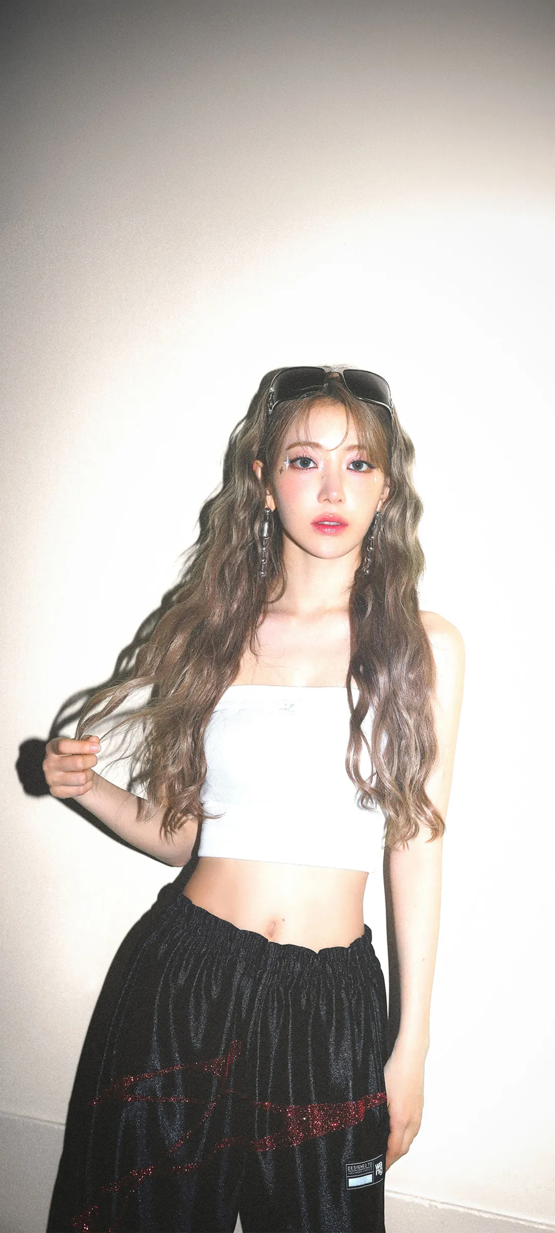 Fond d'écran de verrouillage mobile Sakura Miyawaki 4K HD télécharger — IZ*ONE, LE SSERAFIM