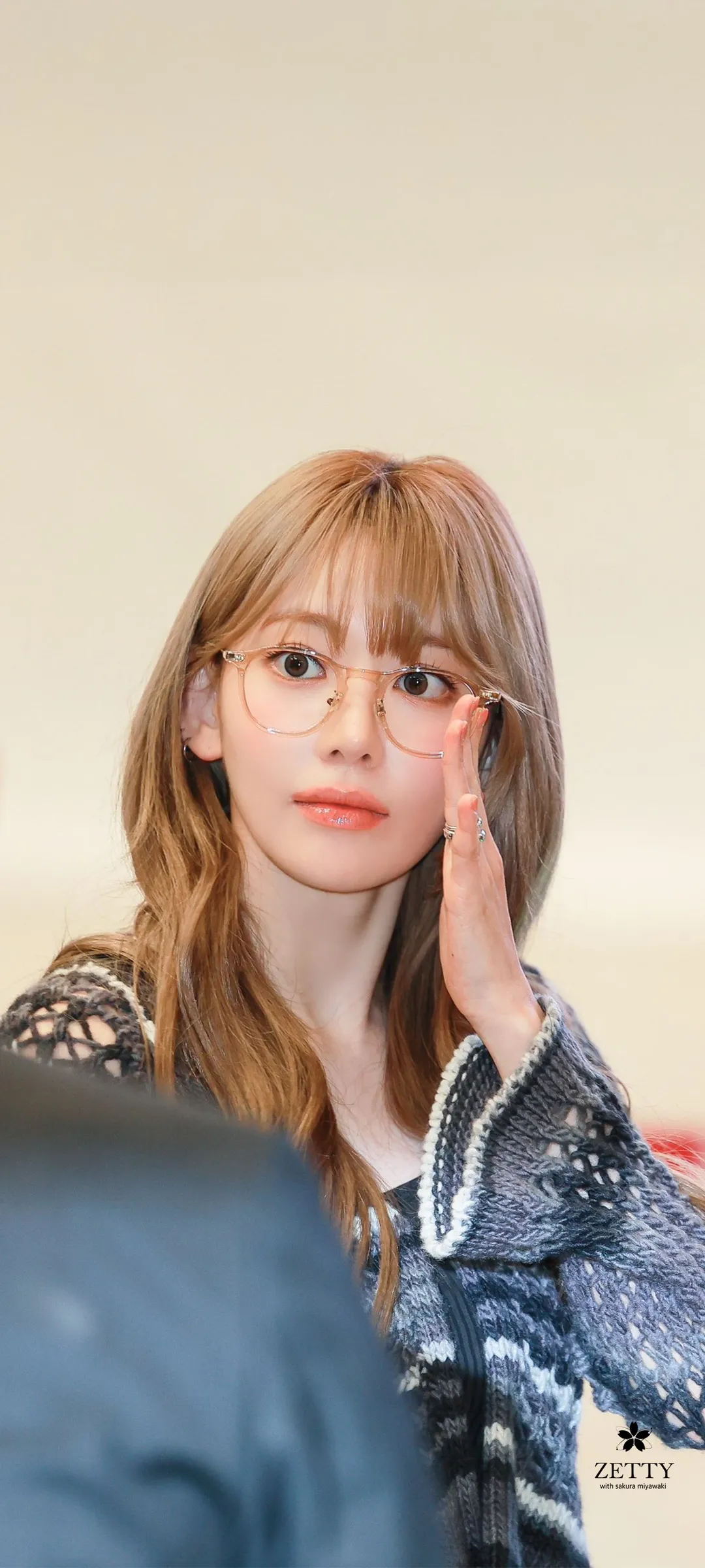Fond d'écran de verrouillage mobile Sakura Miyawaki 4K HD télécharger — IZ*ONE, LE SSERAFIM