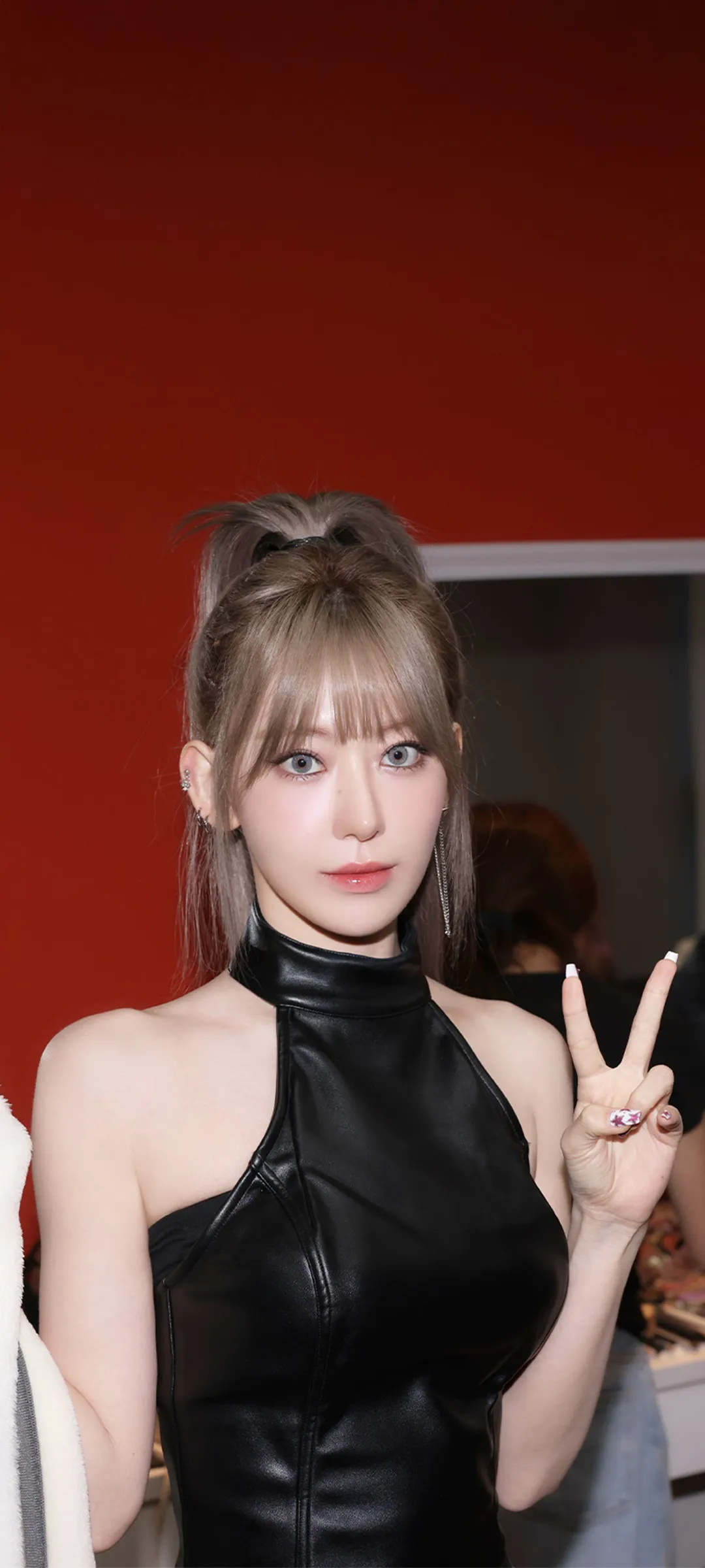 Fond d'écran de verrouillage mobile Sakura Miyawaki 4K HD télécharger — IZ*ONE, LE SSERAFIM