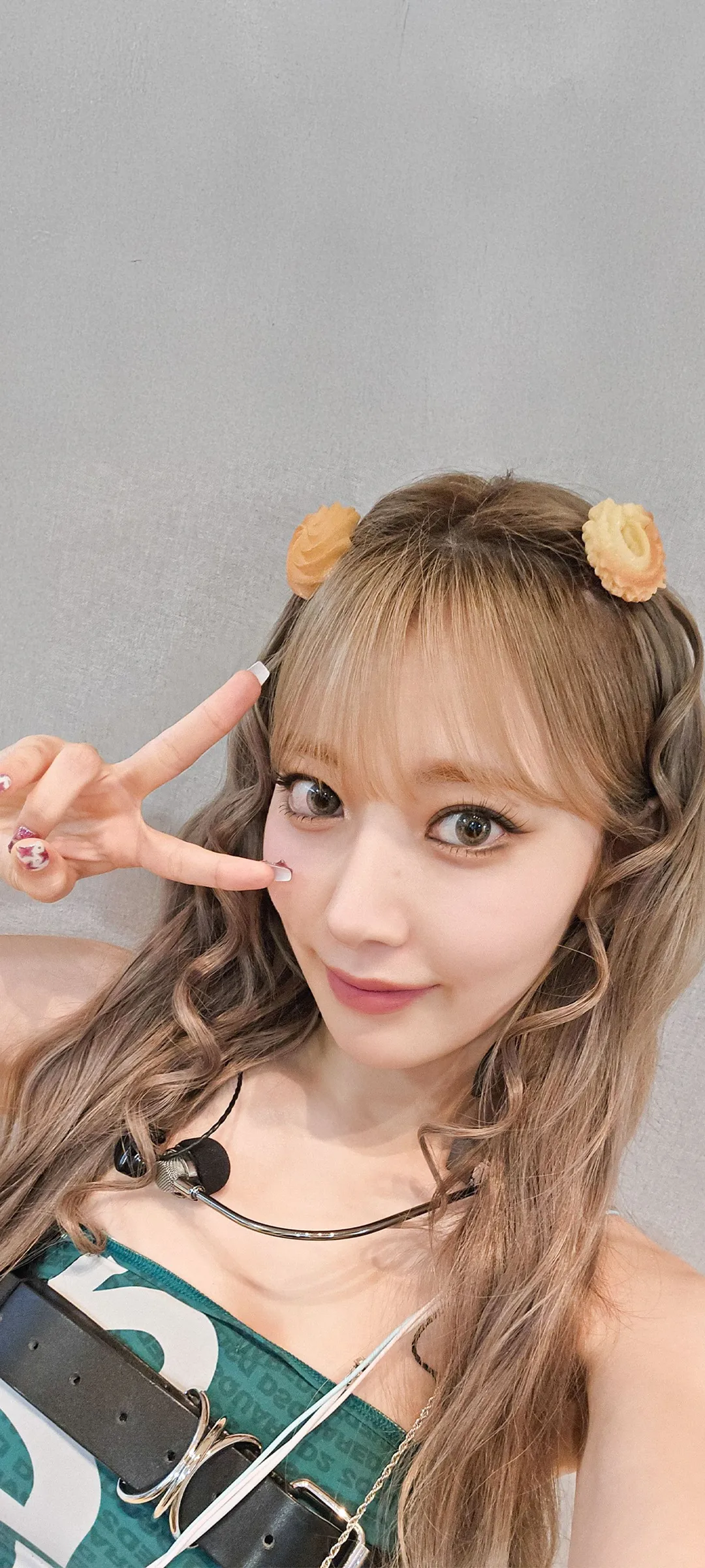 Fond d'écran de verrouillage mobile Sakura Miyawaki 4K HD télécharger — IZ*ONE, LE SSERAFIM