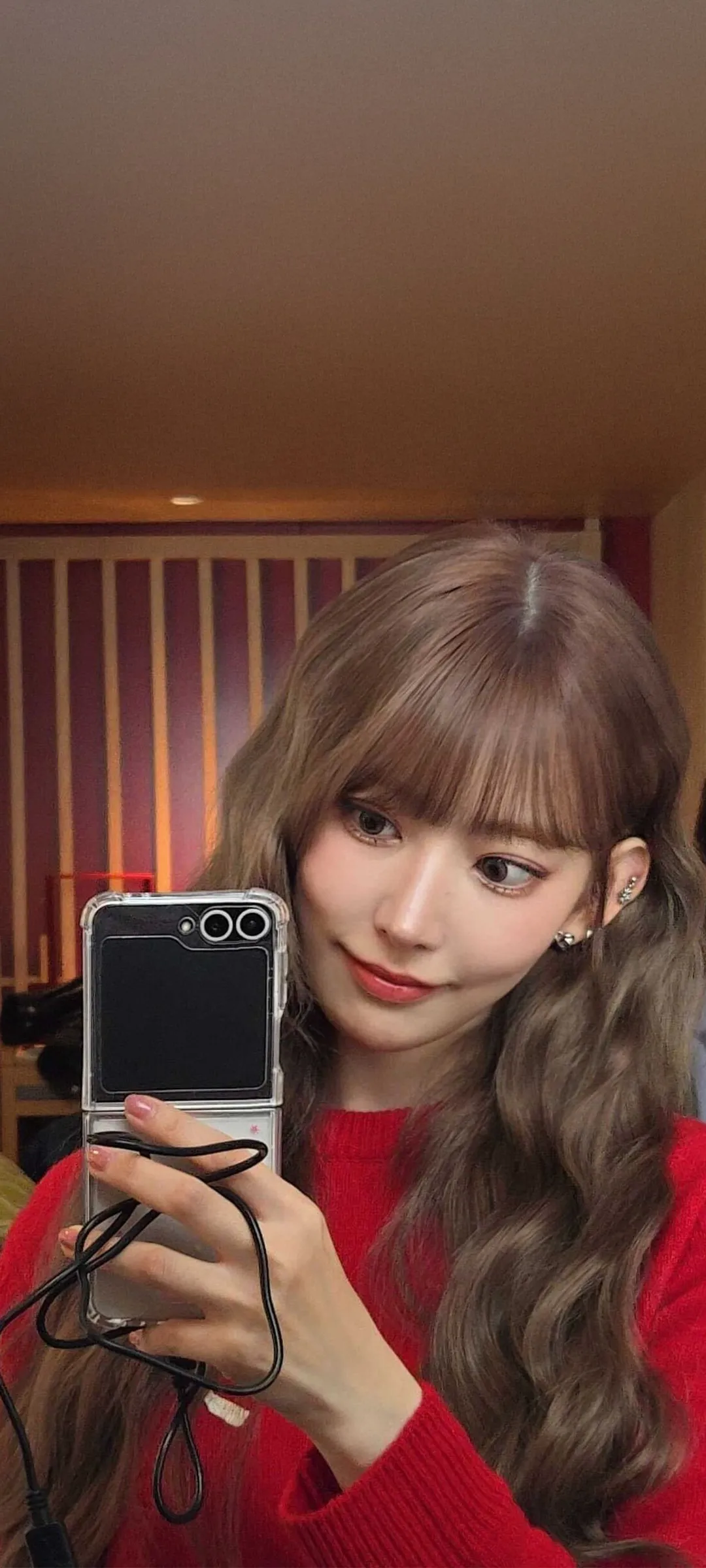 Fond d'écran de verrouillage mobile Sakura Miyawaki 4K HD télécharger — IZ*ONE, LE SSERAFIM