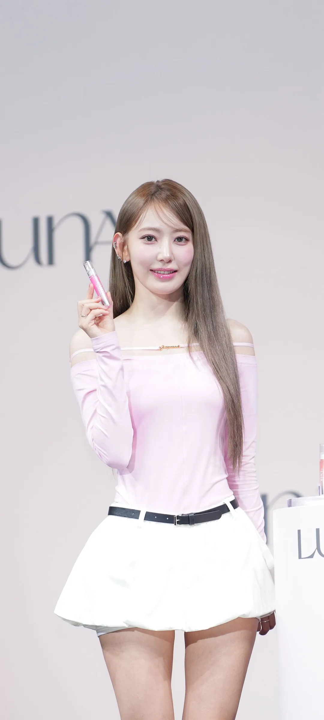 Fond d'écran de verrouillage mobile Sakura Miyawaki 4K HD télécharger — IZ*ONE, LE SSERAFIM