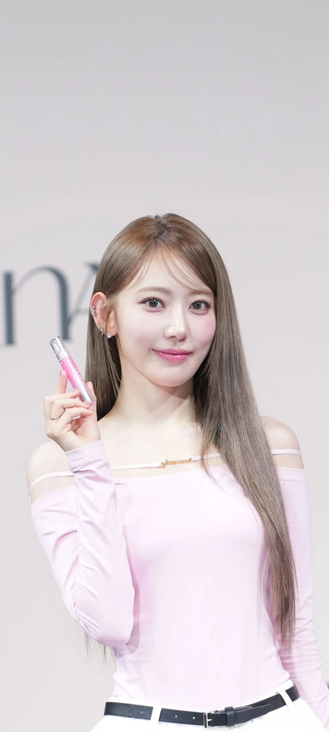 Fond d'écran de verrouillage mobile Sakura Miyawaki 4K HD télécharger — IZ*ONE, LE SSERAFIM